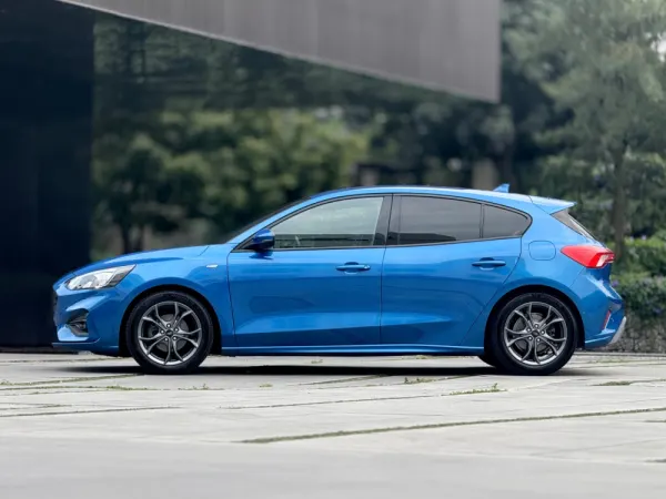 Ford Focus 1.0 EcoBoost ST-Line 30