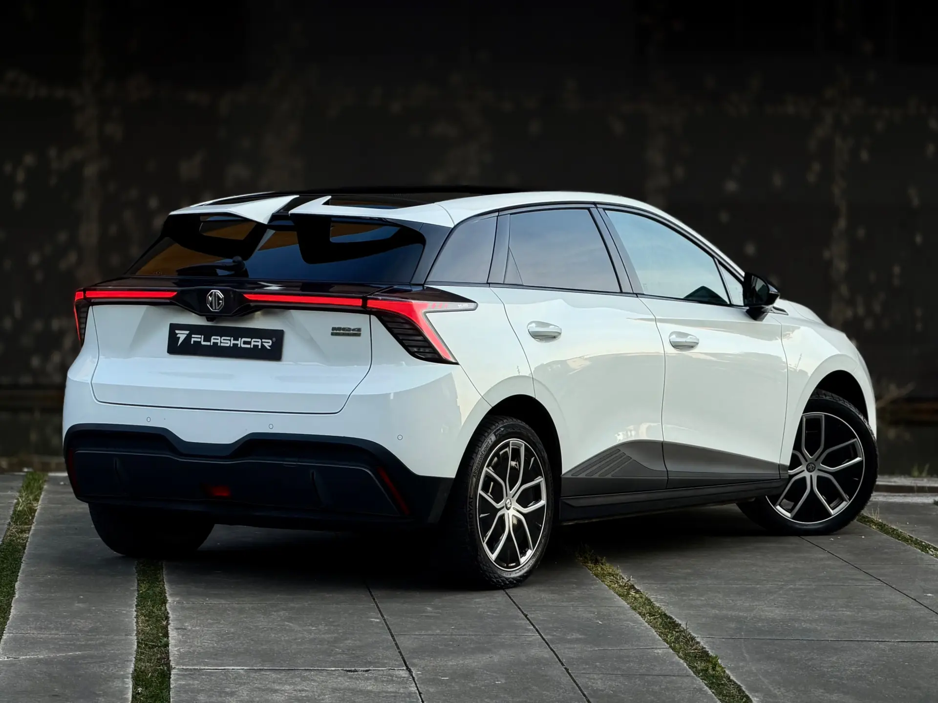 MG MG4 Trophy Ext Range 77 kWh 245 hp 33