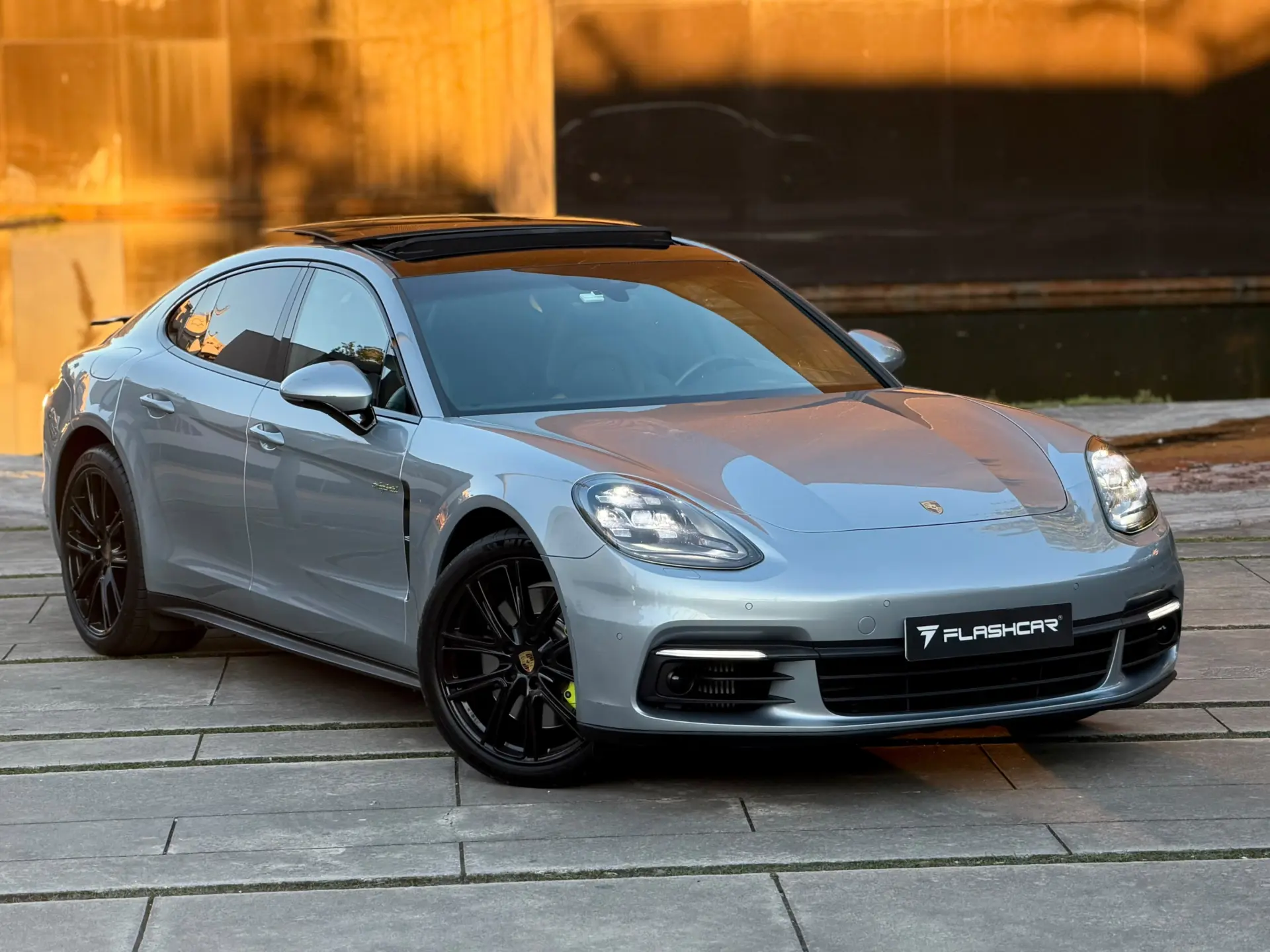 Porsche Panamera 4 E-Hybrid 1