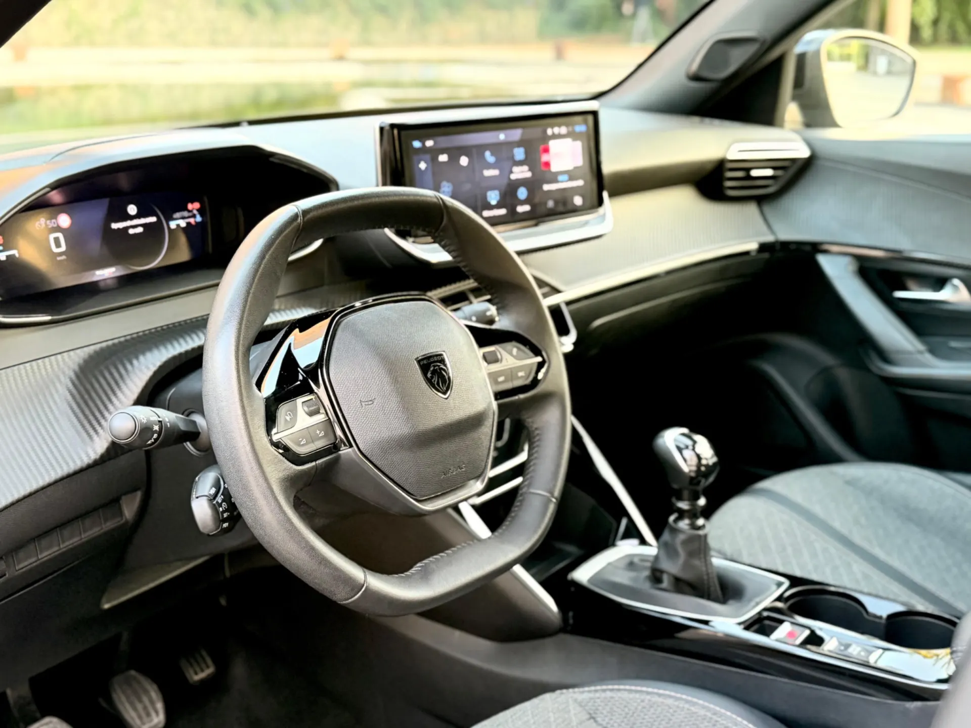 Peugeot 2008 1.2 PureTech Allure Pack 25