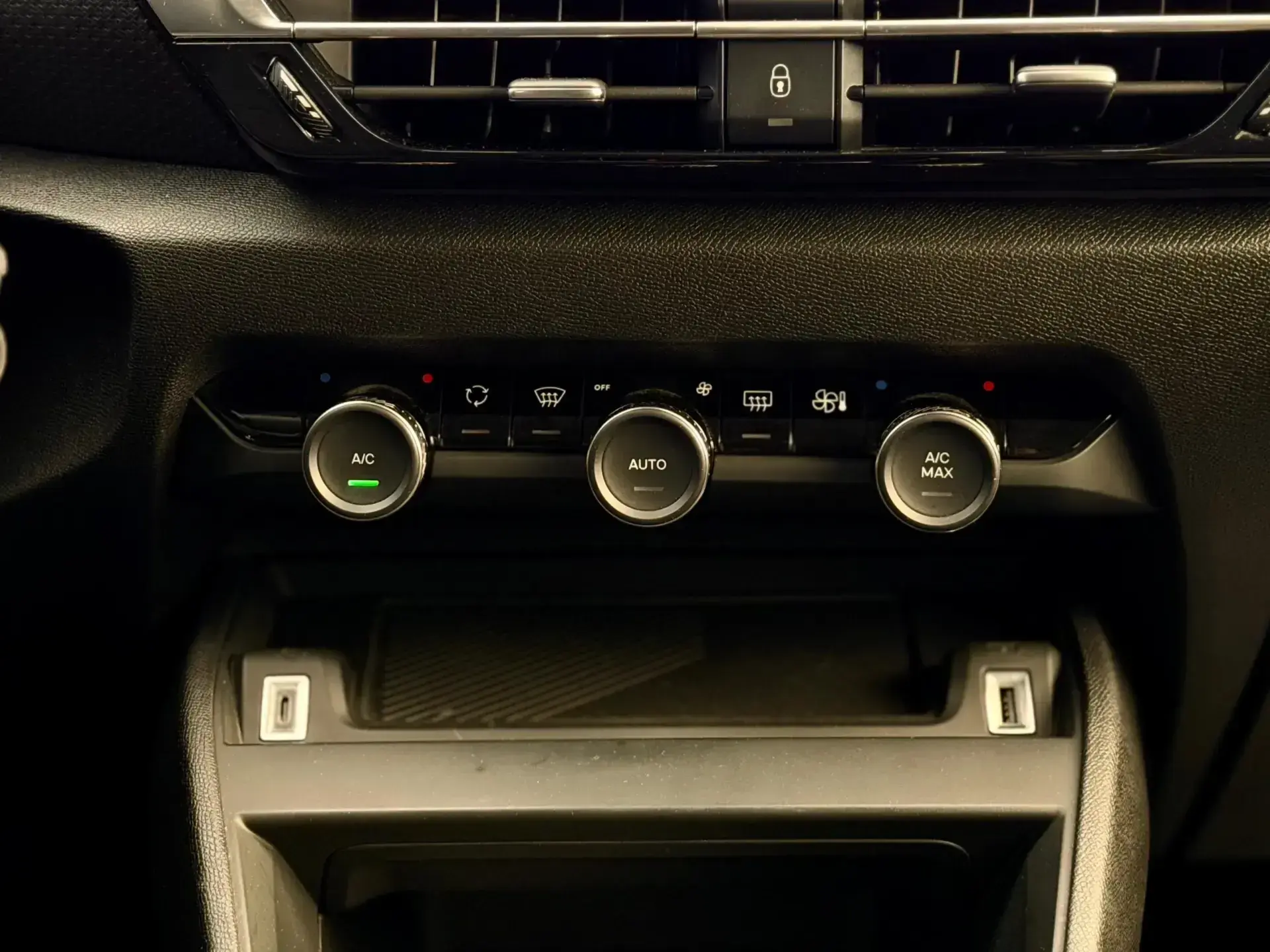 Citroën e-C4 50 kWh C-Series 15