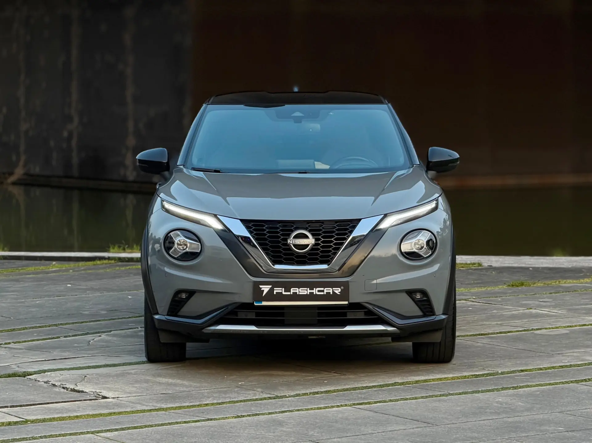 Nissan Juke 1.0 DIG-T N-Design Black 2