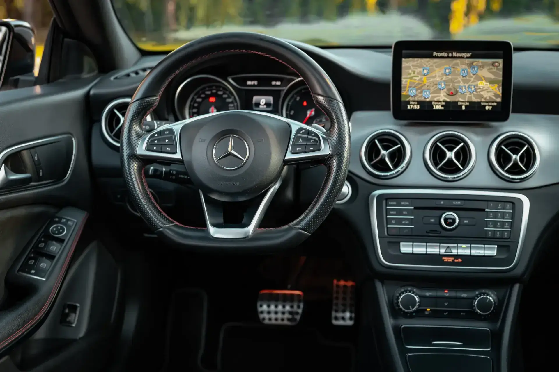 Mercedes-Benz CLA 220 Shooting Brake d 4Matic 7G-DCT AMG Line 18