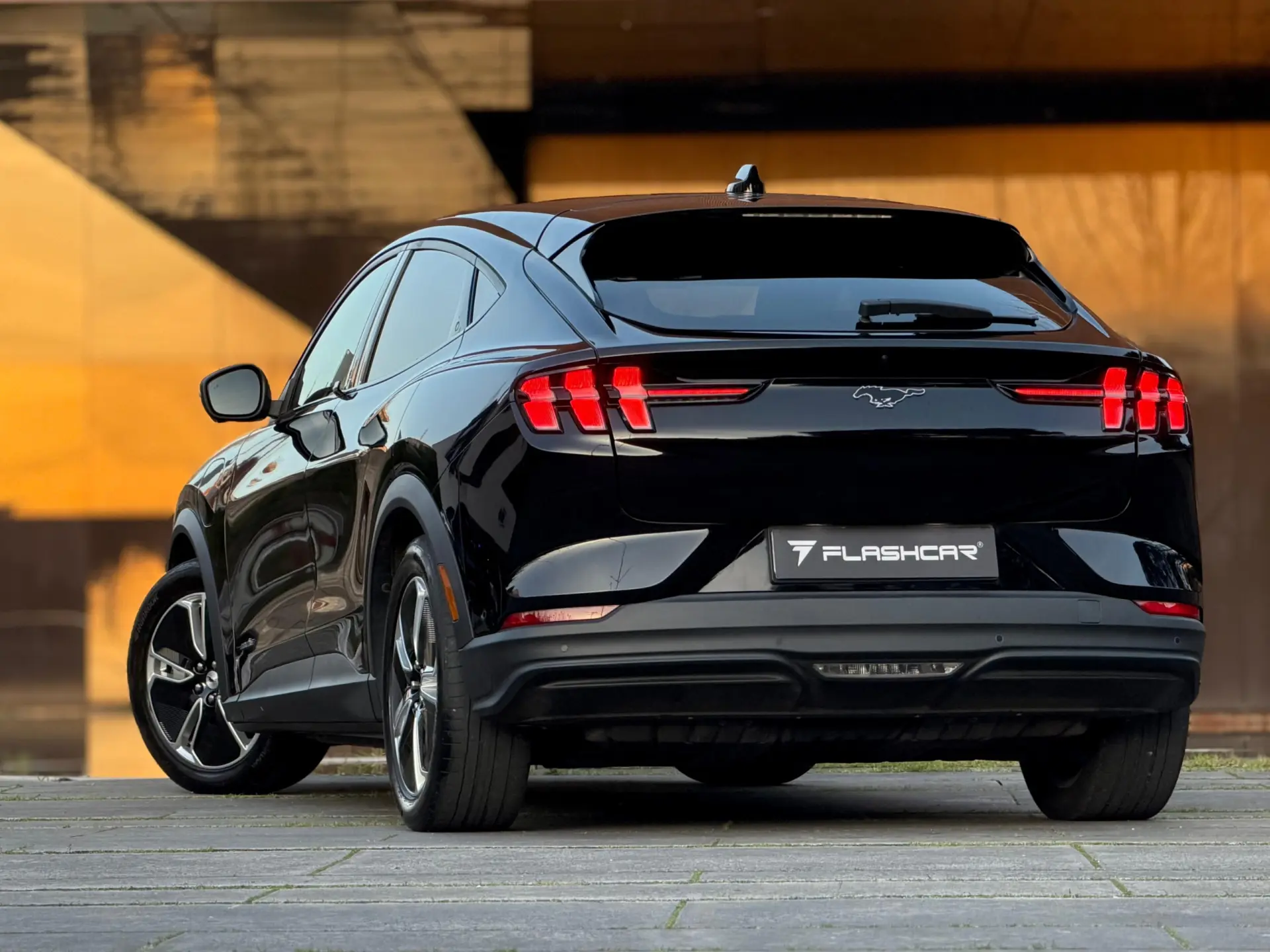 Ford Mustang Mach-E 75.7 kWh Base 24