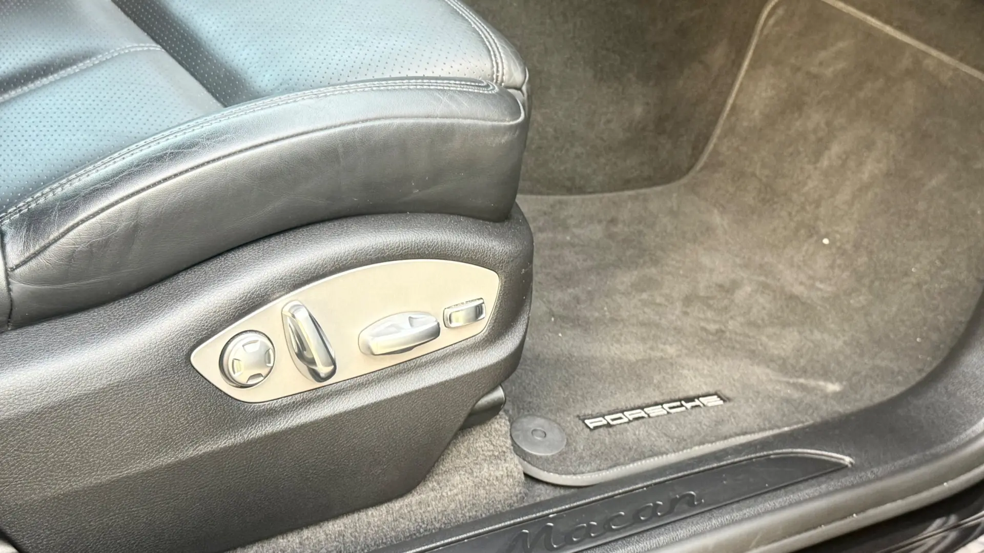 Porsche Macan Standard 30