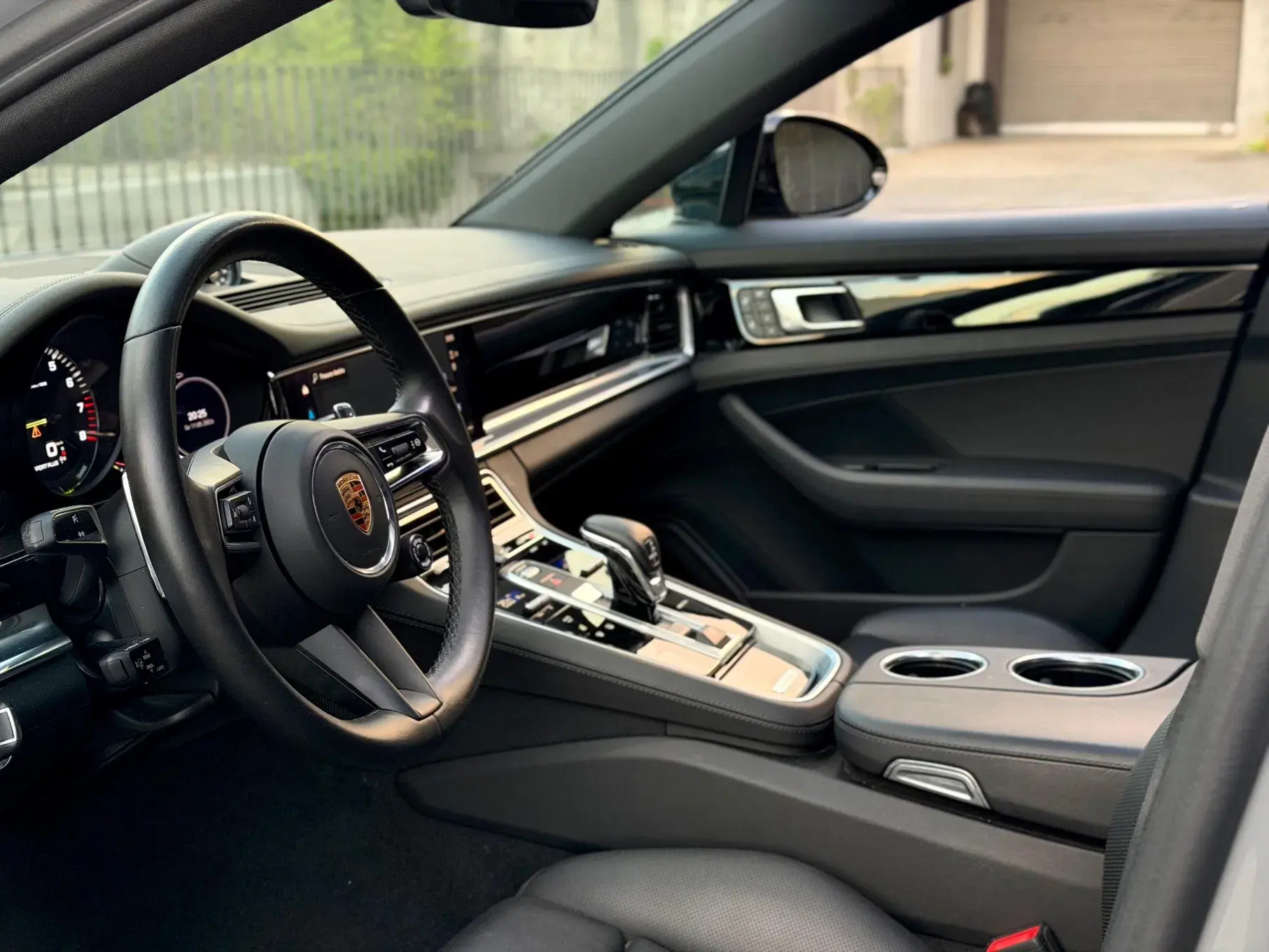 Porsche Panamera Platinum Edition 36