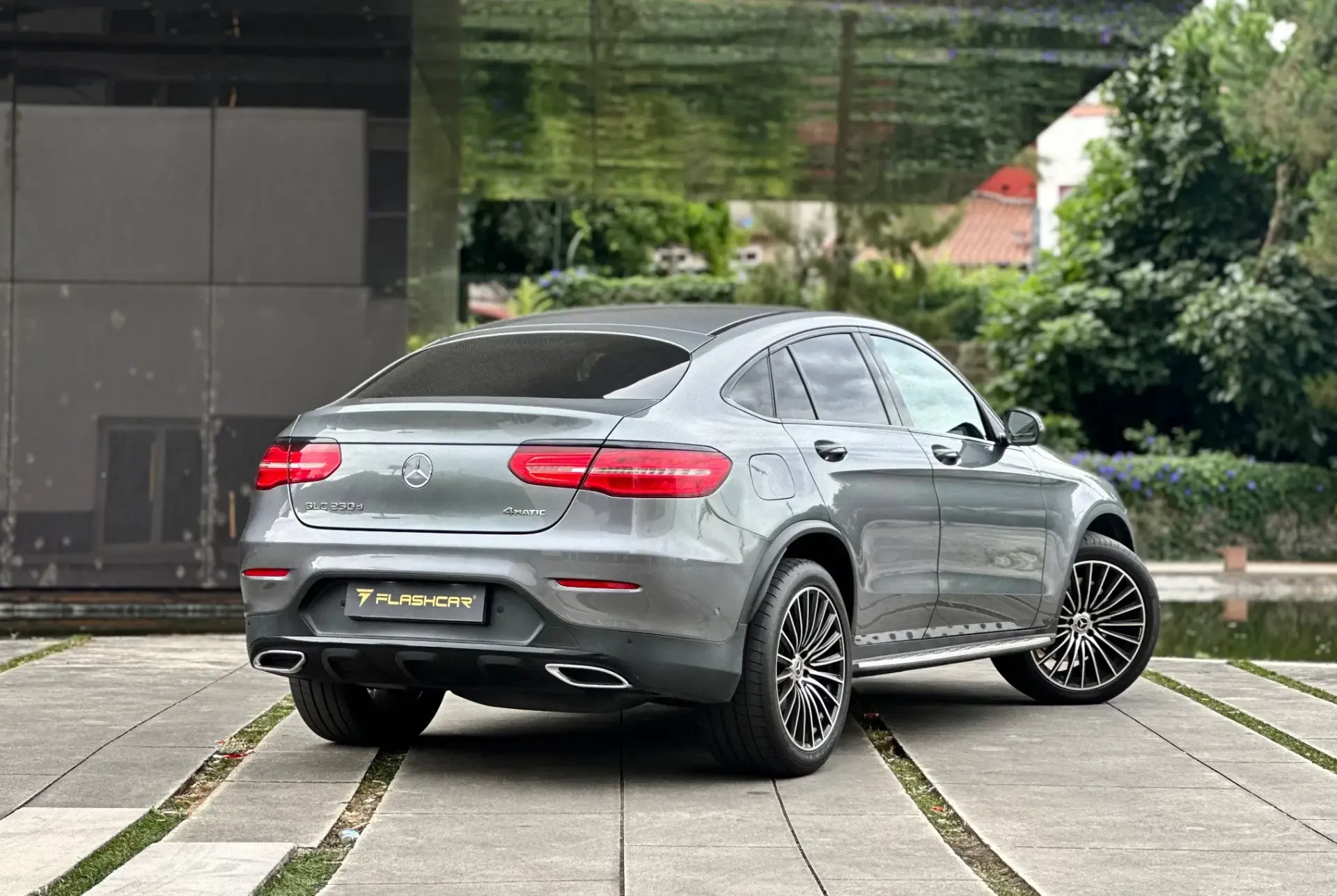 Mercedes-Benz GLC 250 d Coupé AMG Line 4-Matic 5