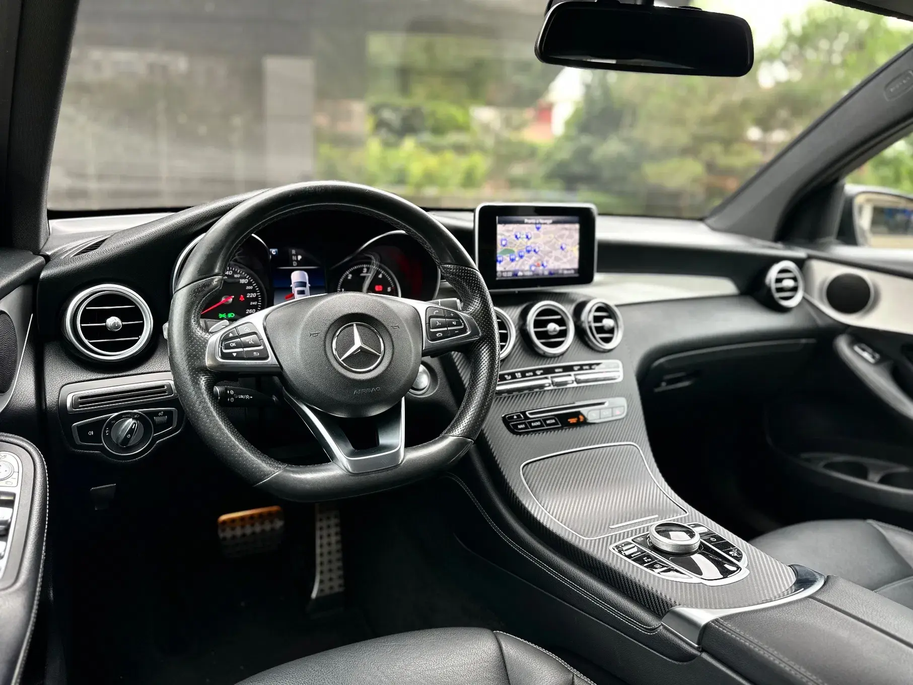 Mercedes-Benz GLC 250 d Coupé AMG Line 4-Matic 11