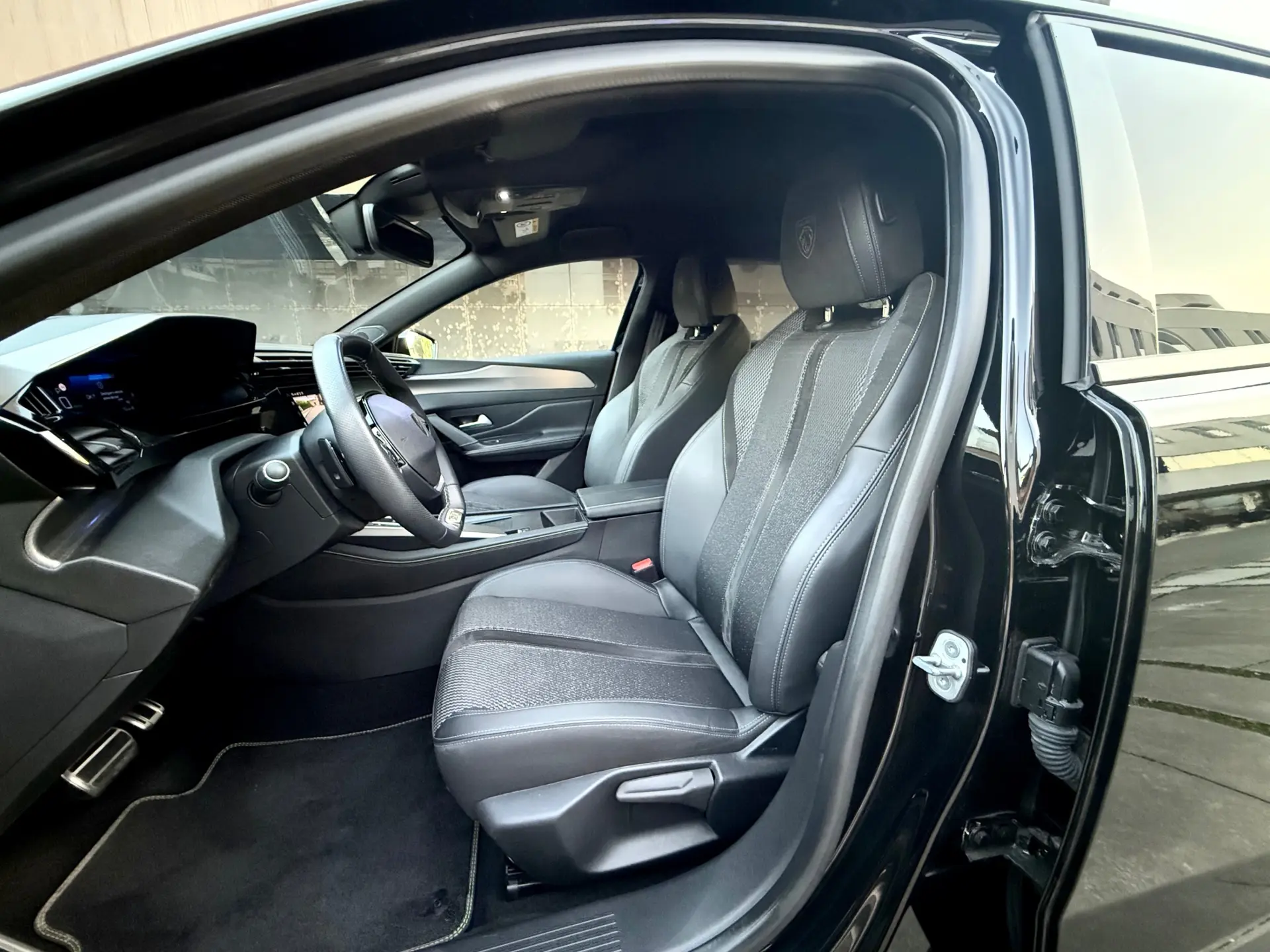 Peugeot 408 1.6 Hybrid GT e-EAT8 19