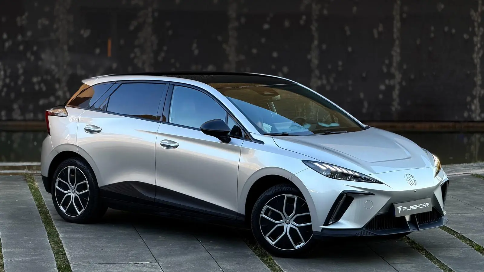MG MG4 Trophy Ext Range 77 kWh 245 hp 1