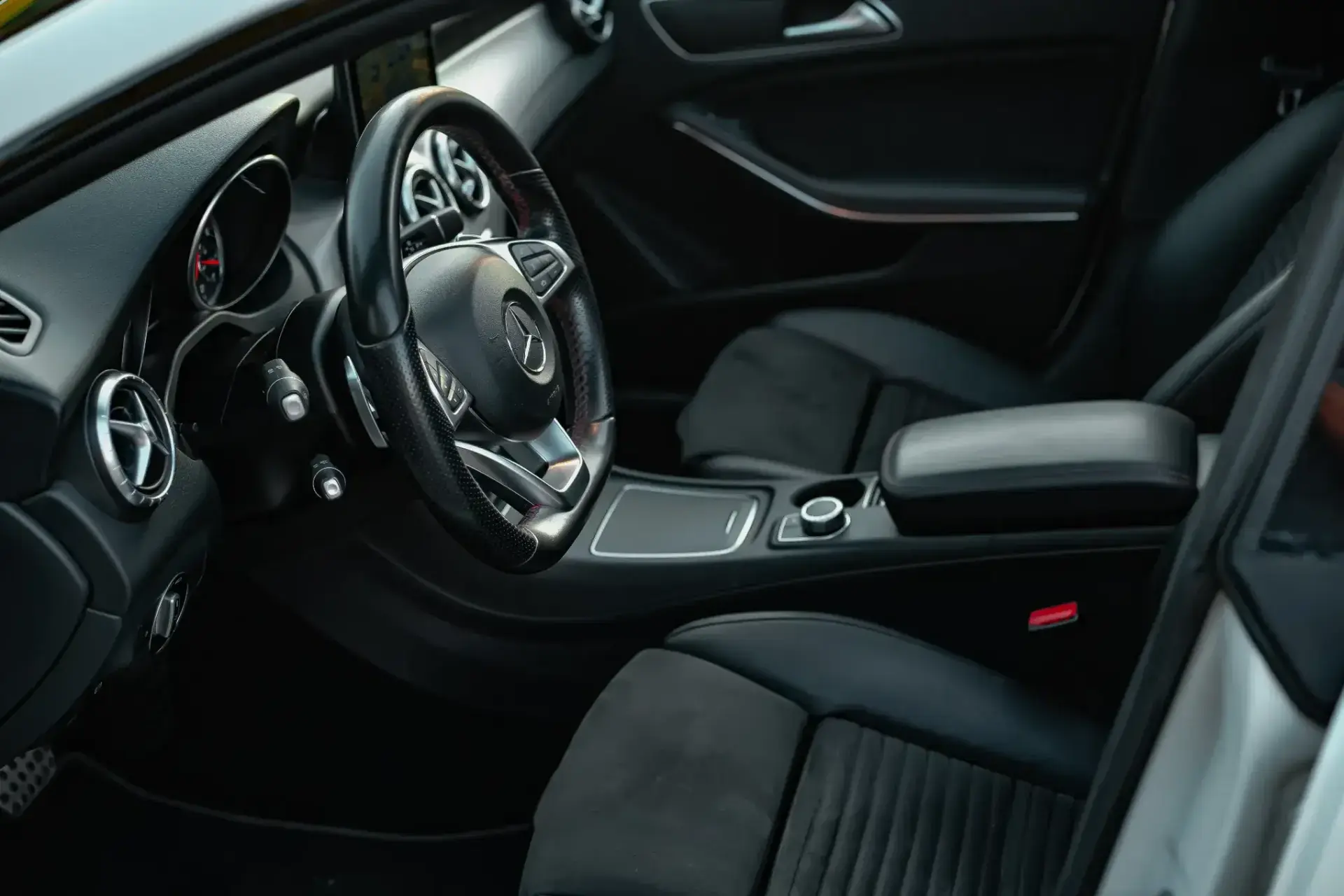 Mercedes-Benz CLA 220 Shooting Brake d 4Matic 7G-DCT AMG Line 19