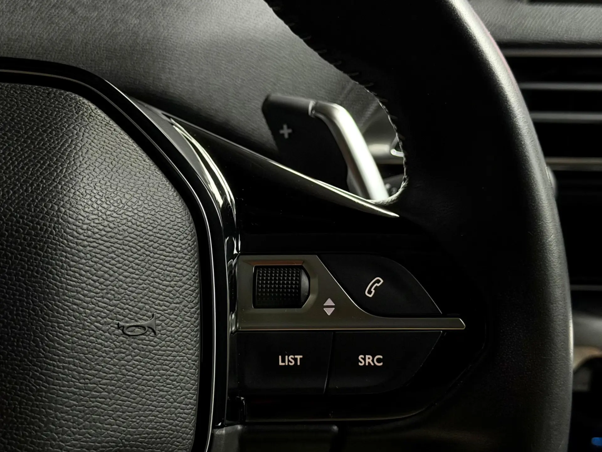 Peugeot 3008 1.2 PureTech Allure Pack EAT8 26