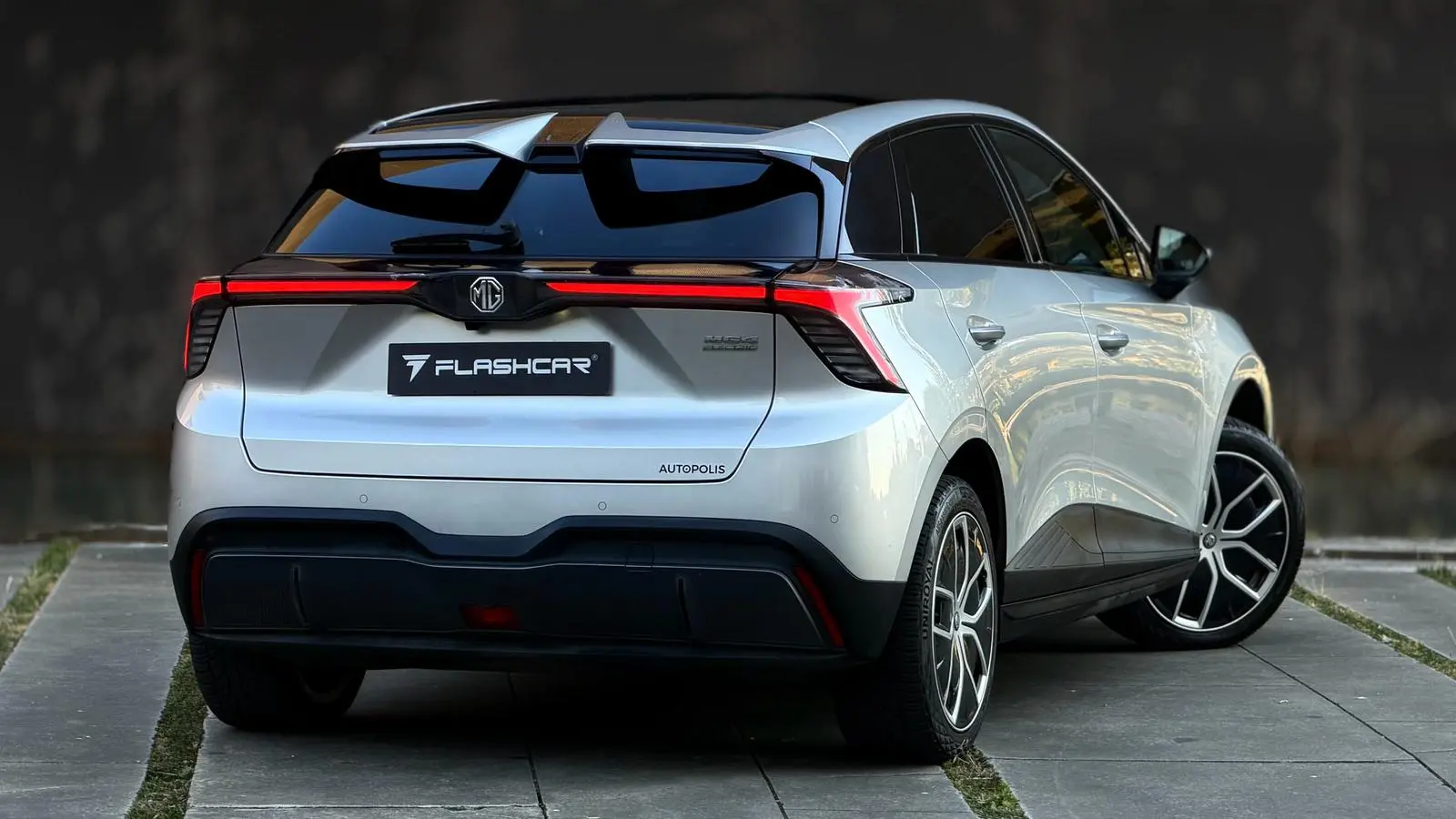 MG MG4 Trophy Ext Range 77 kWh 245 hp 3