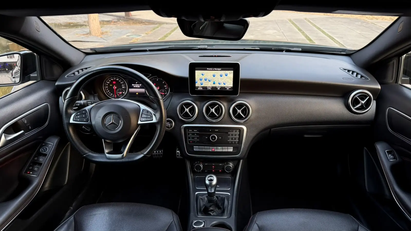 Mercedes-Benz A 180 AMG Line 17