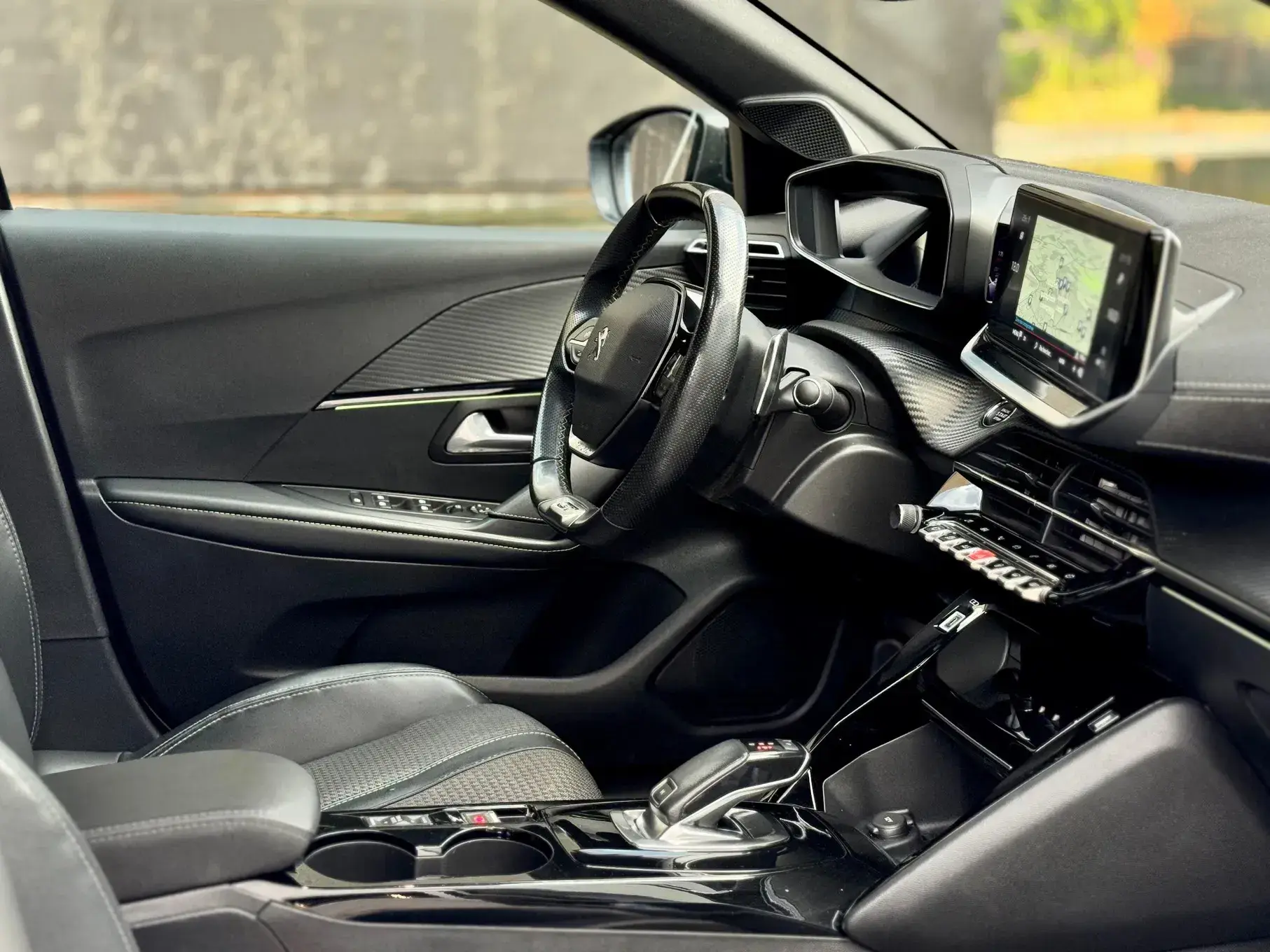 Peugeot 208 GT 5