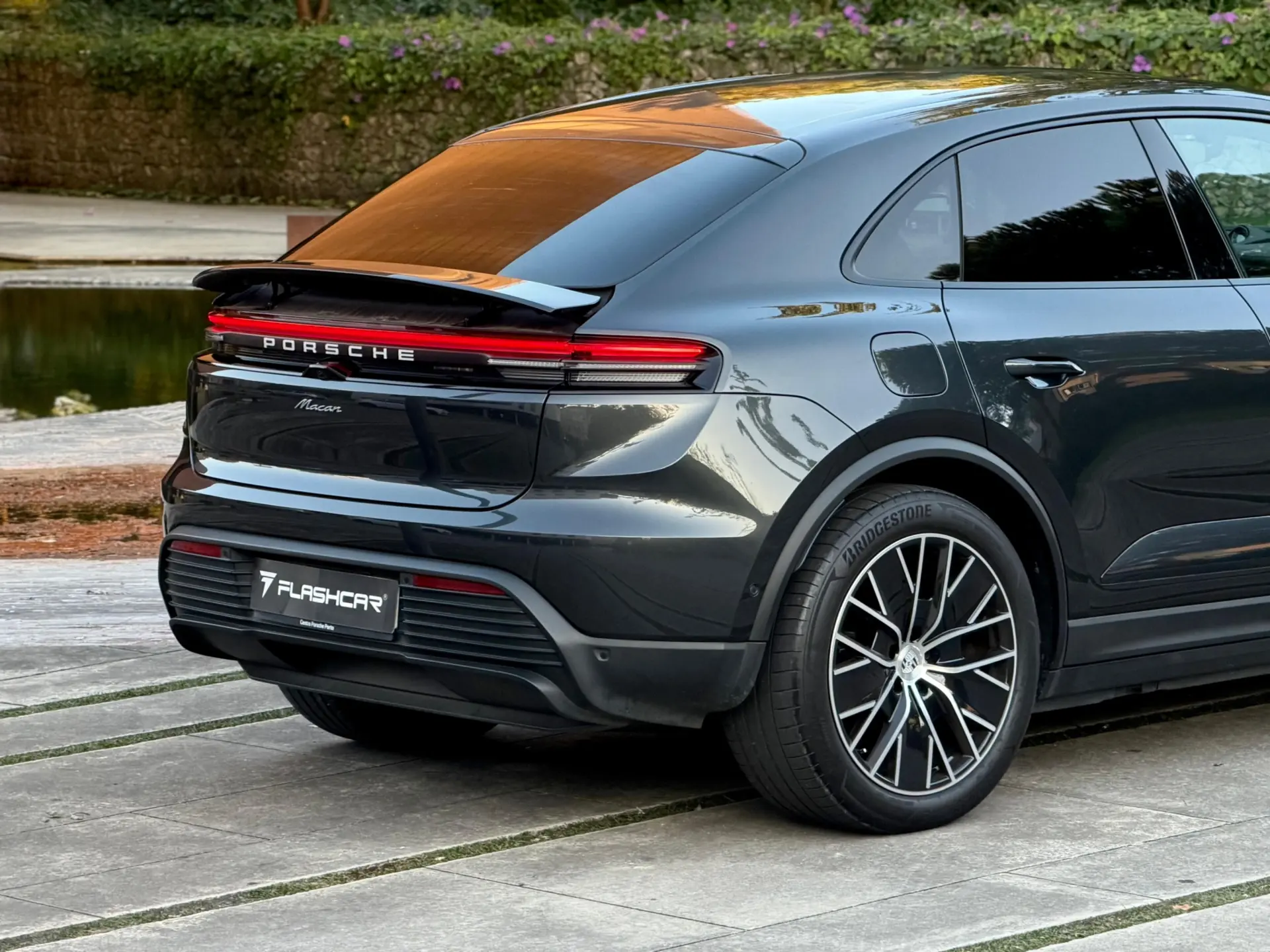 Porsche Macan Electric 2