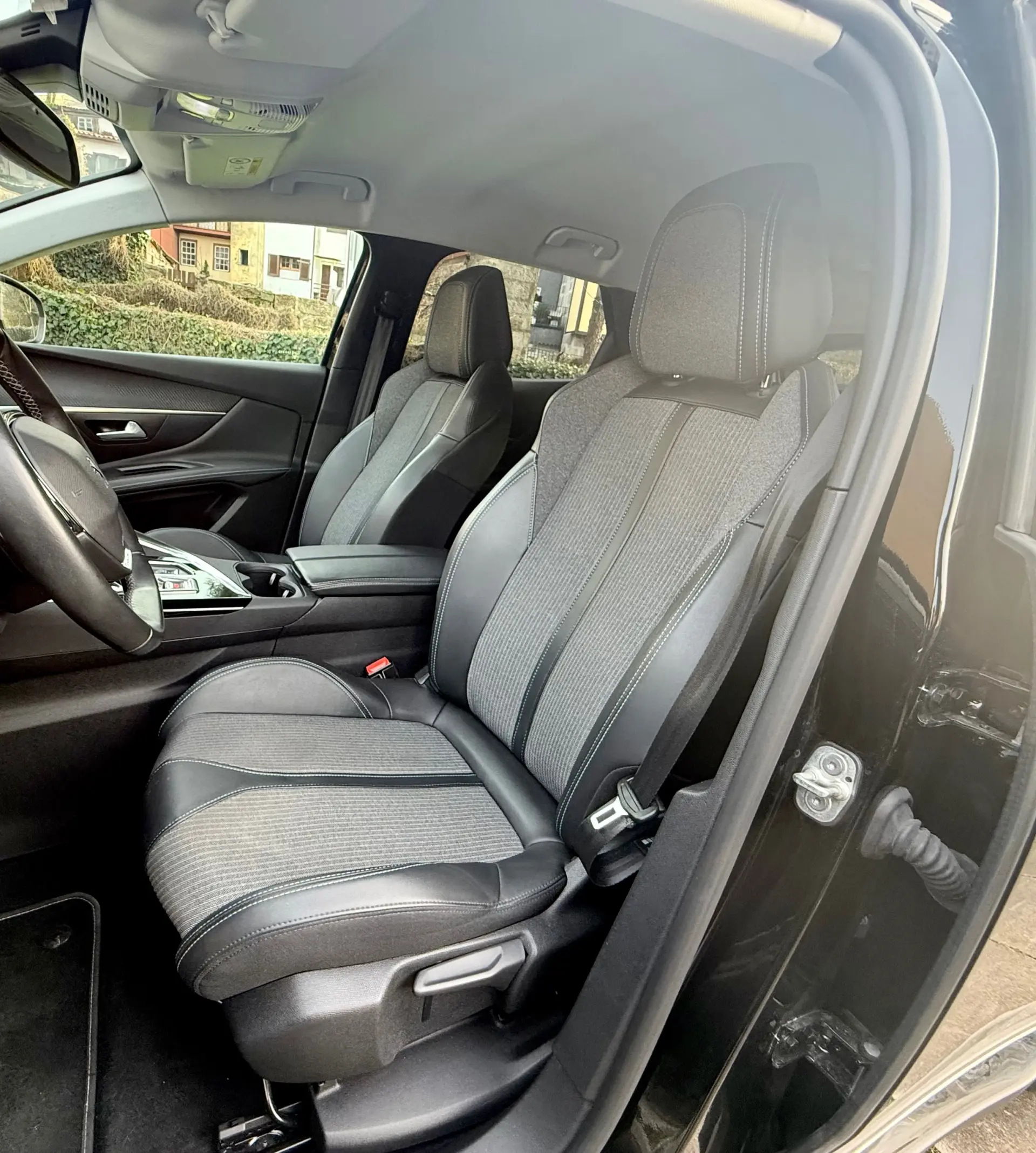 Peugeot 3008 PureTech 130 Stop & Start GPF EAT8 Allure 10