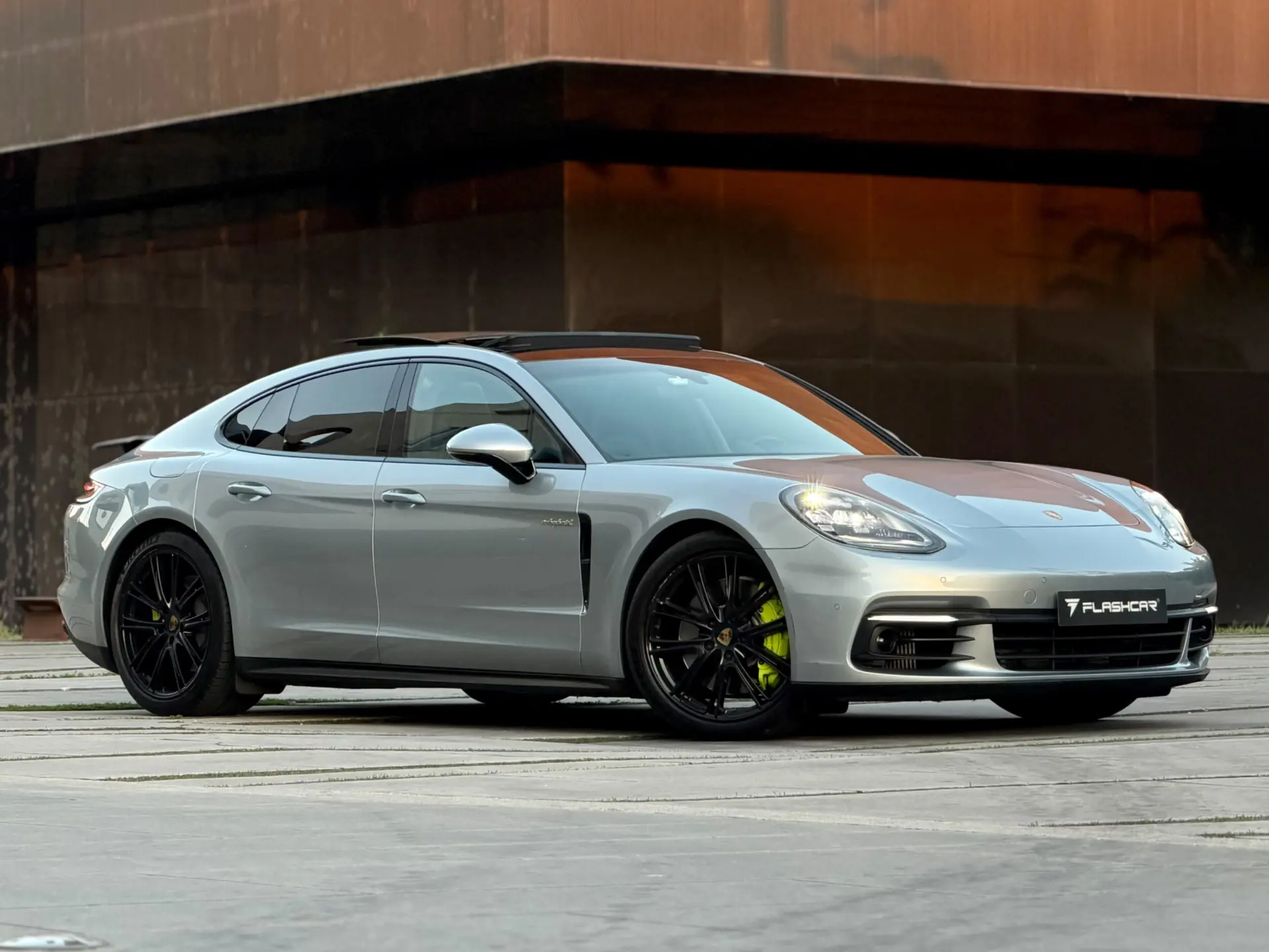 Porsche Panamera 4 E-Hybrid 32
