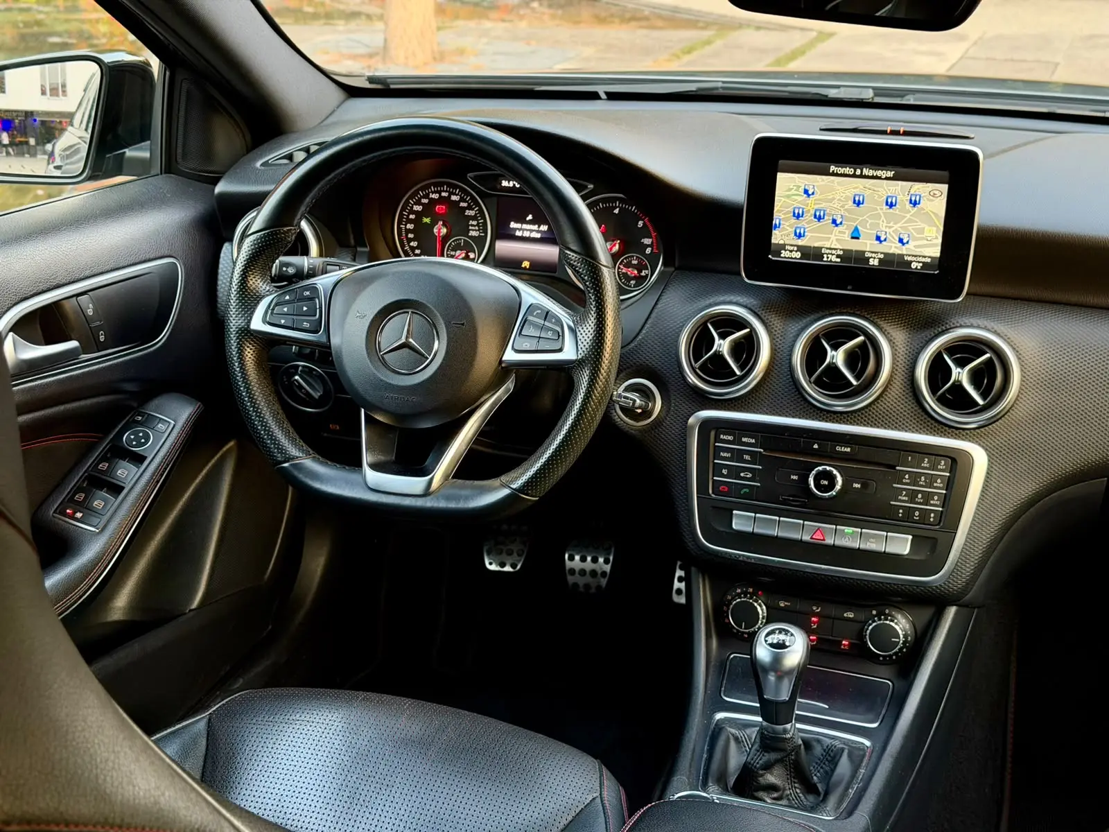Mercedes-Benz A 180 AMG Line 19