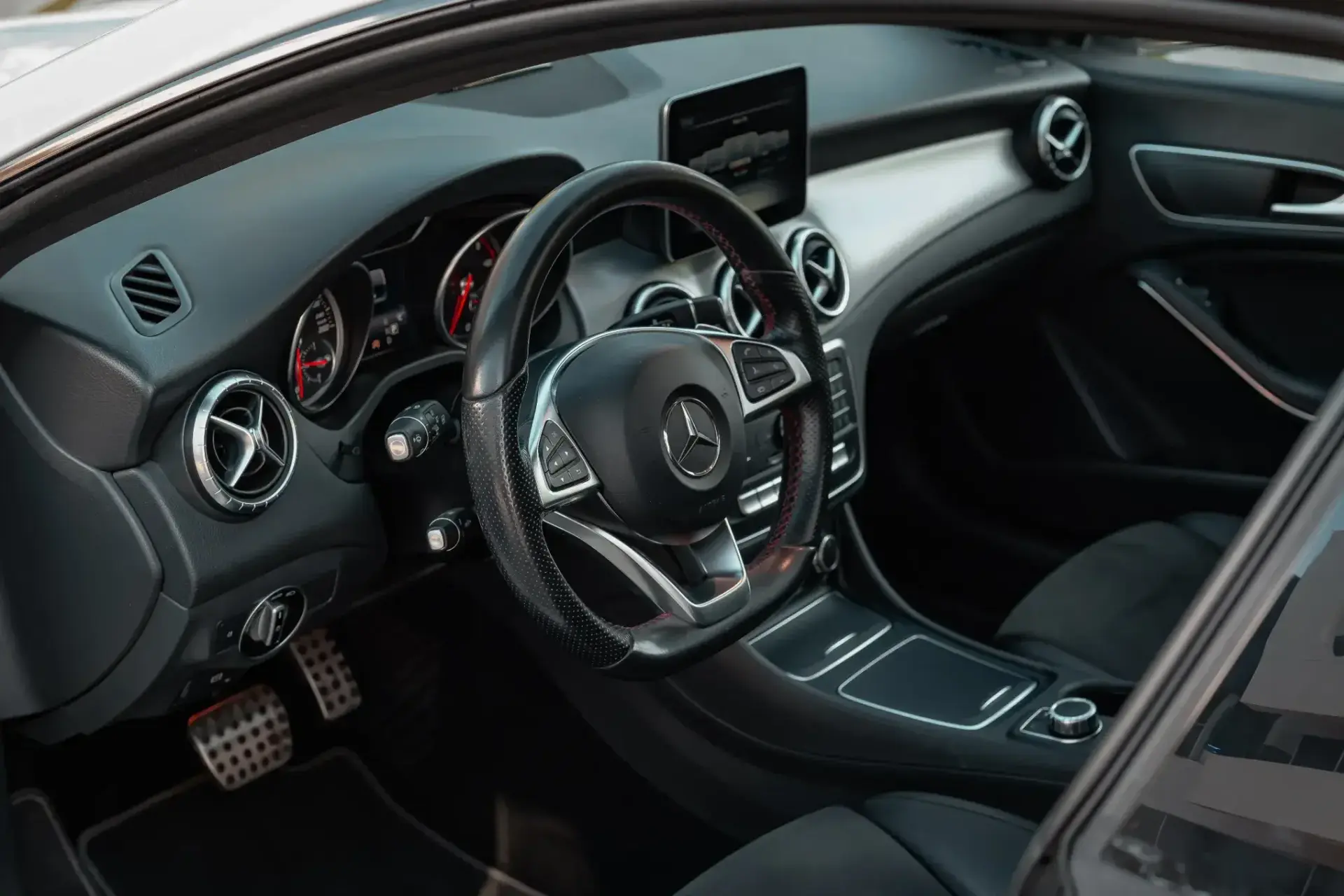 Mercedes-Benz CLA 220 Shooting Brake d 4Matic 7G-DCT AMG Line 6