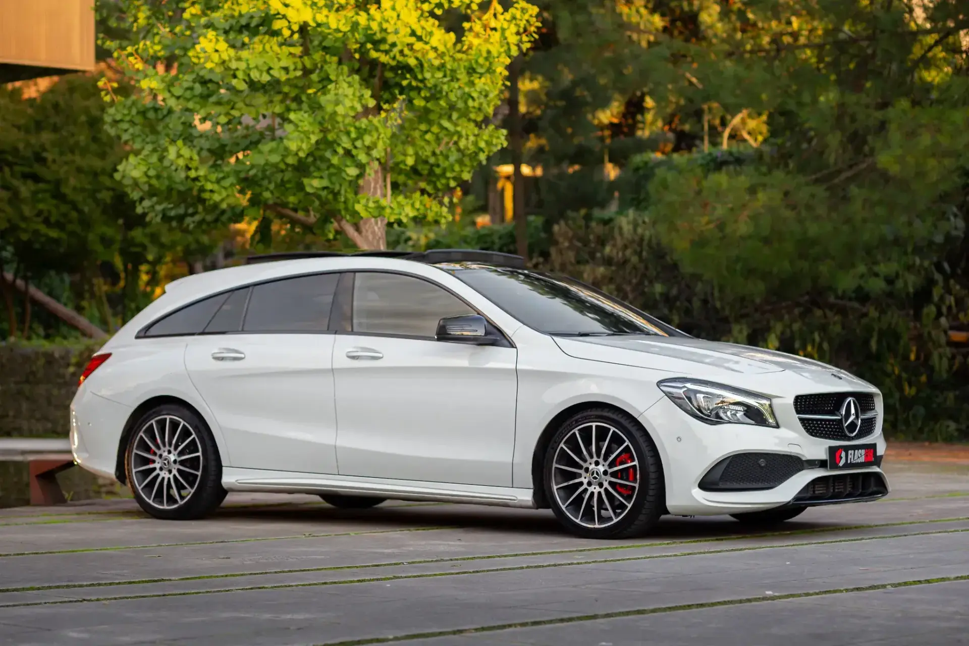 Mercedes-Benz CLA 220 Shooting Brake d 4Matic 7G-DCT AMG Line 3