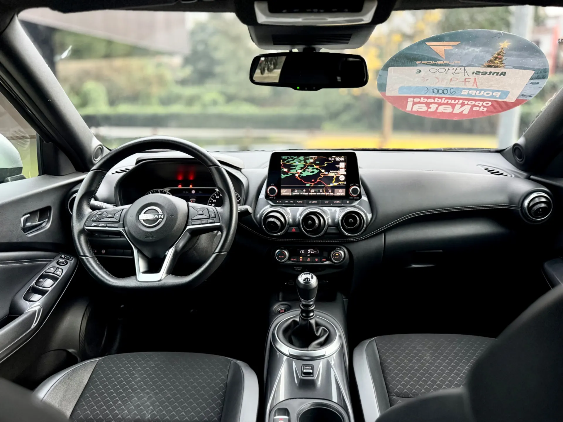 Nissan Juke DIG-T N-Design Black 12