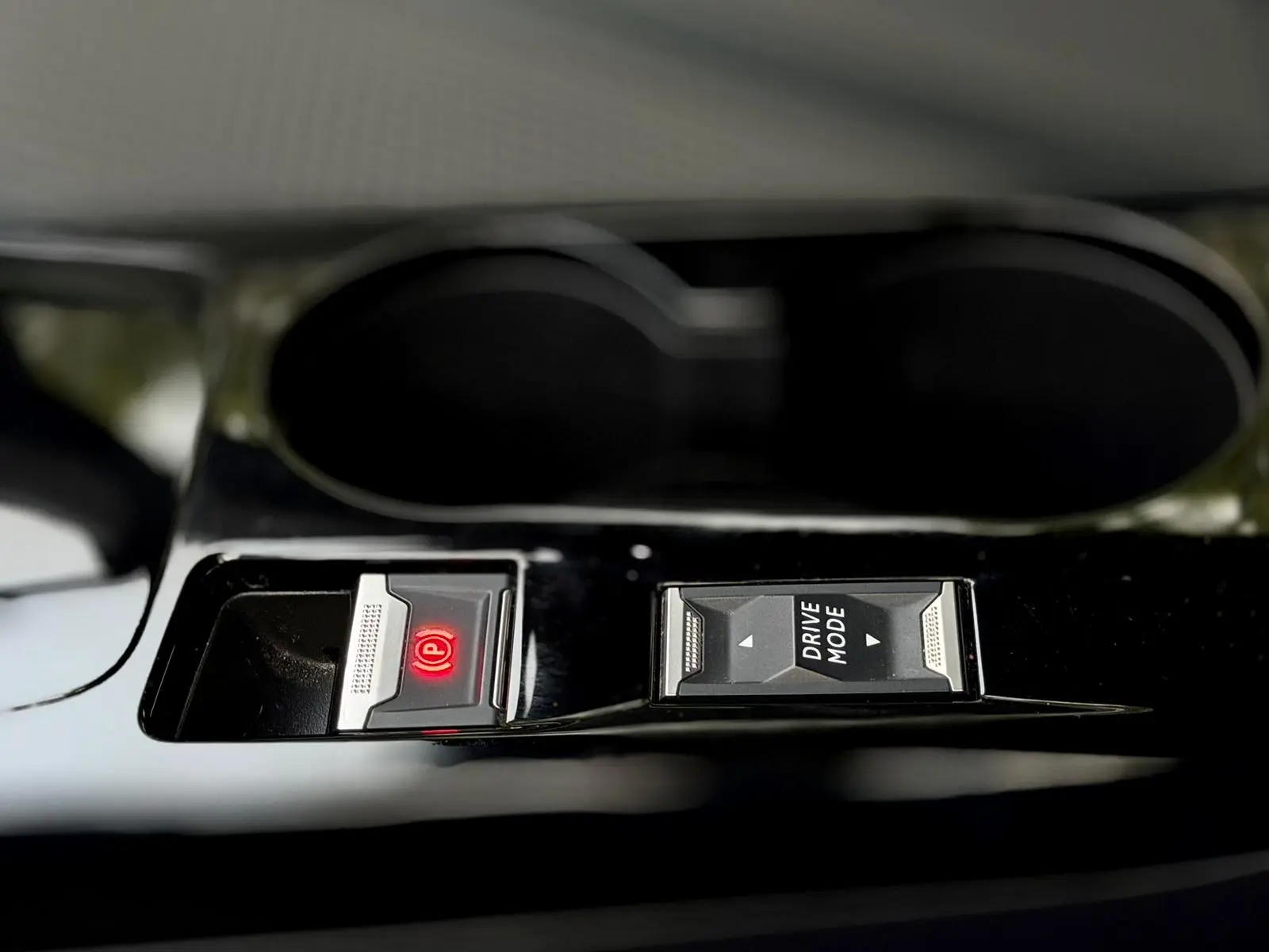 Peugeot 2008 1.2 PureTech GT EAT8 26