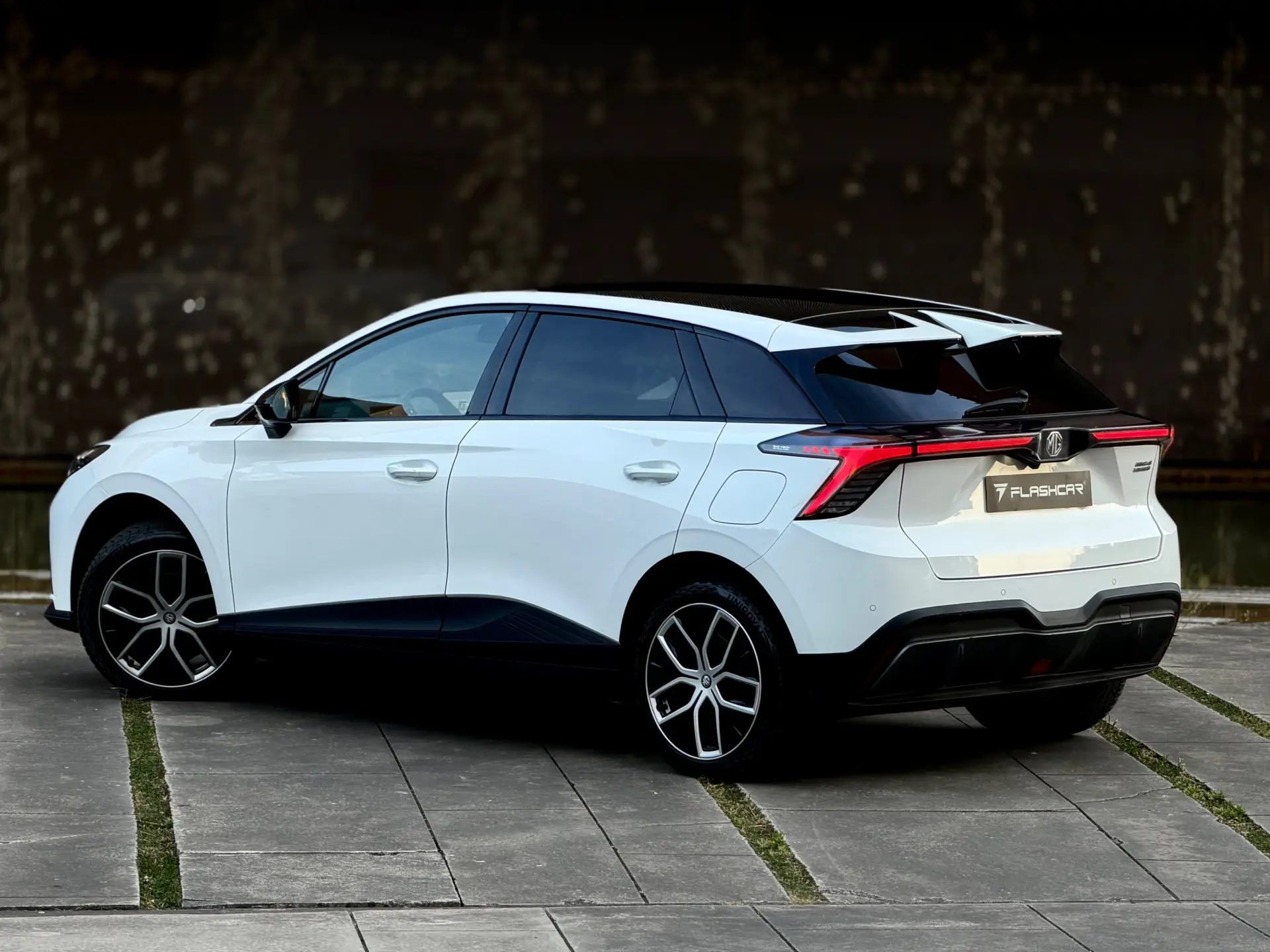 MG MG4 Trophy Ext Range 77 kWh 245 hp 14