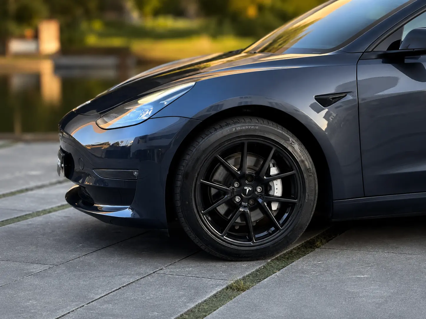 Tesla Model 3 Long Range AWD Dual Motor 3