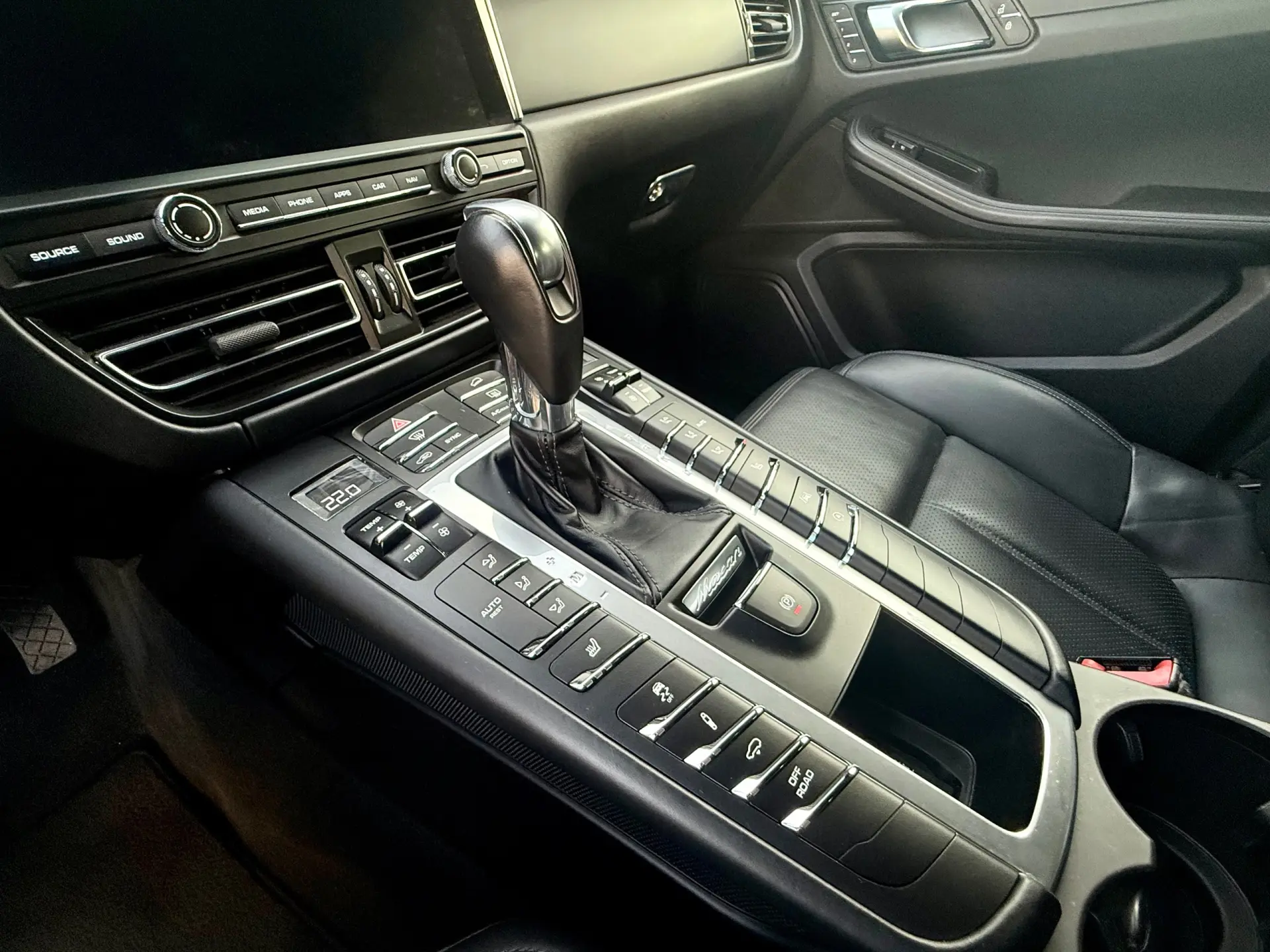 Porsche Macan Standard 12