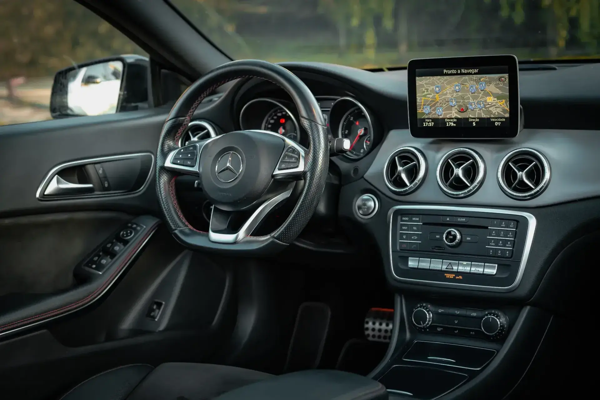 Mercedes-Benz CLA 220 Shooting Brake d 4Matic 7G-DCT AMG Line 7