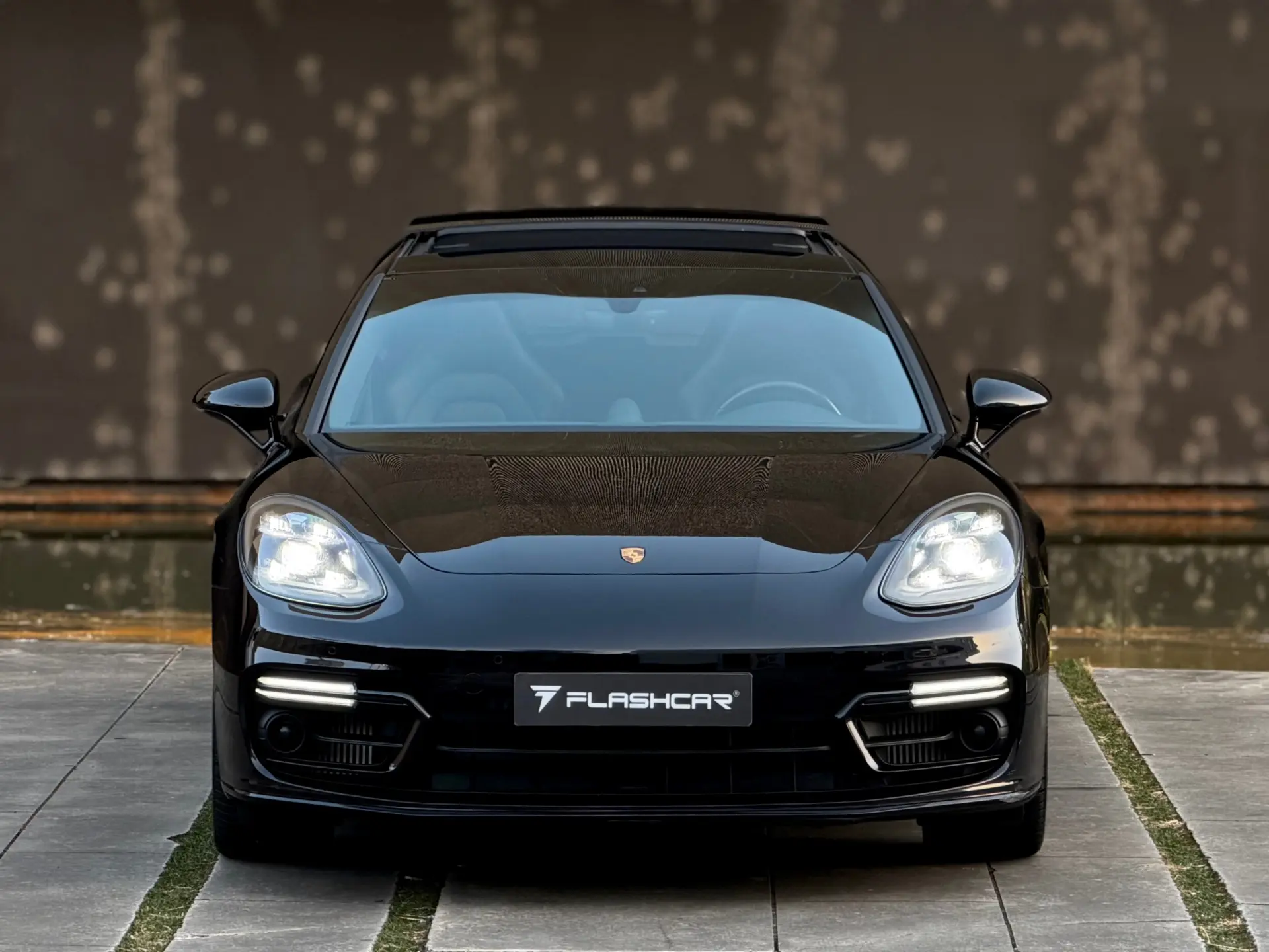 Porsche Panamera Sport Turismo 4 E-Hybrid Platinum Edition PDLS 47