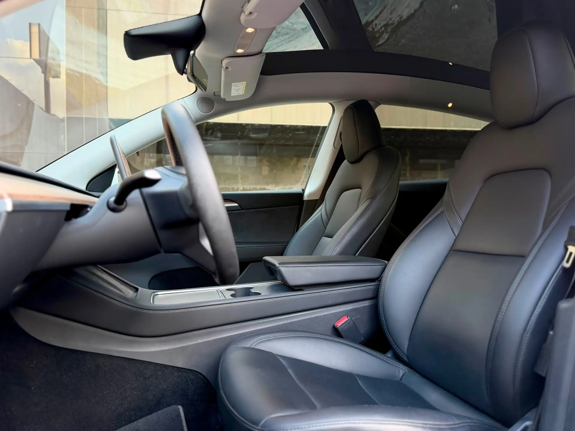 Tesla Model Y Long Range Dual Motor AWD 9