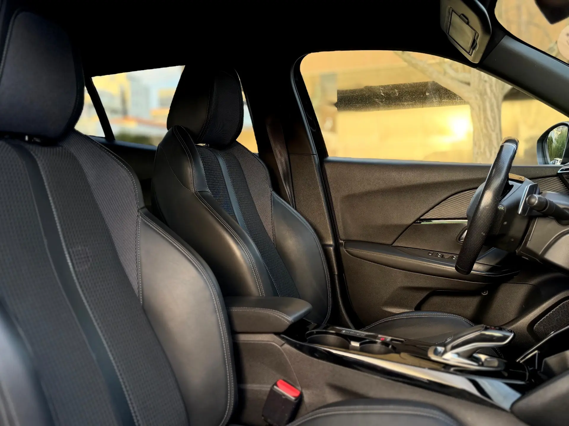 Peugeot 2008 1.2 PureTech GT EAT8 31