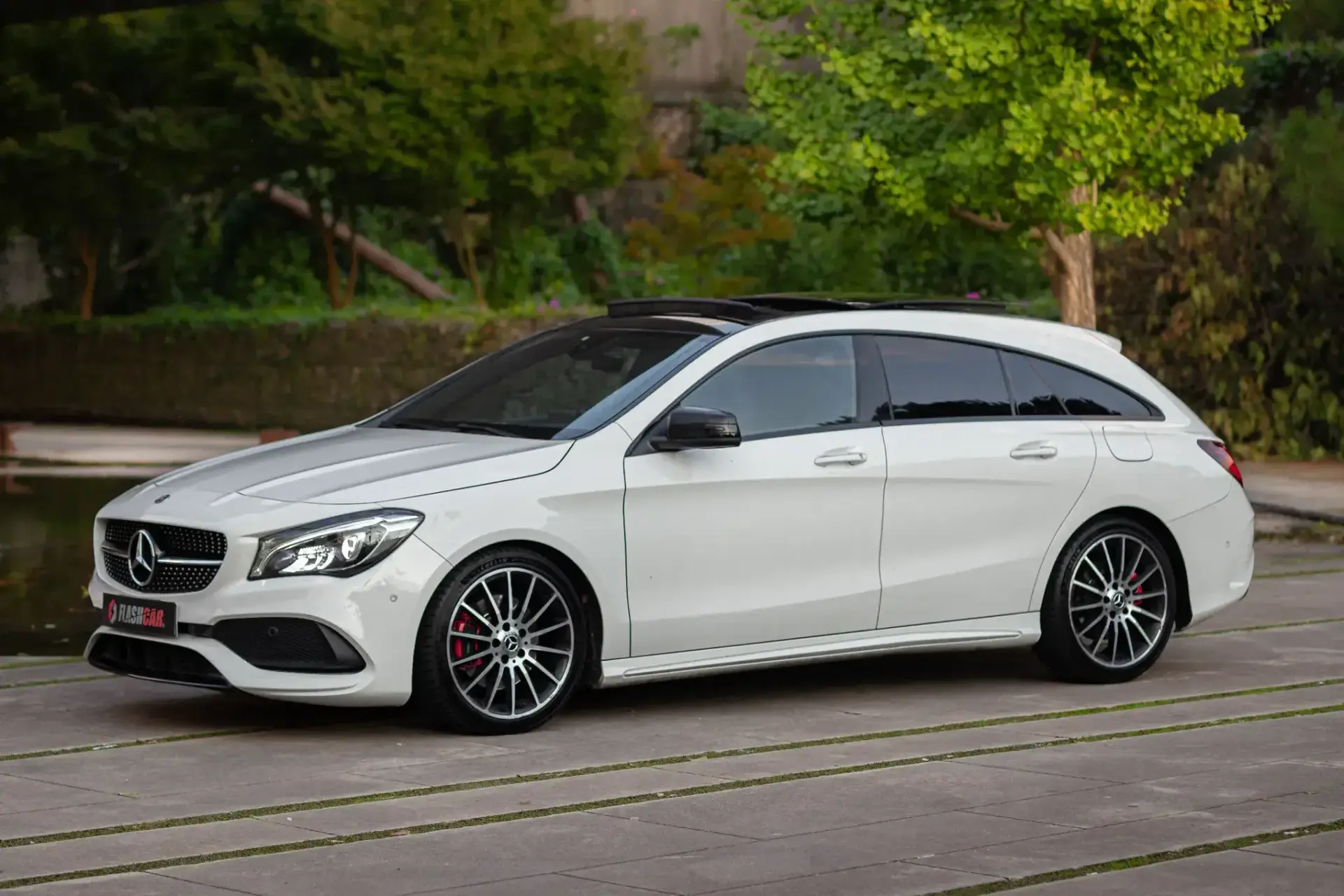 Mercedes-Benz CLA 220 Shooting Brake d 4Matic 7G-DCT AMG Line 31