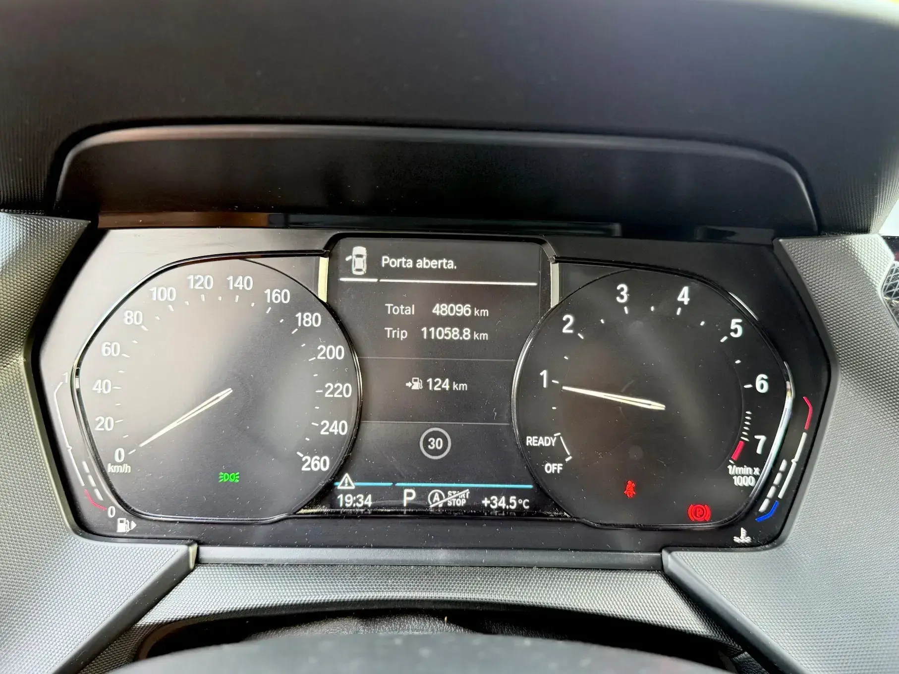 BMW 118 i Pack Desportivo M Auto 32