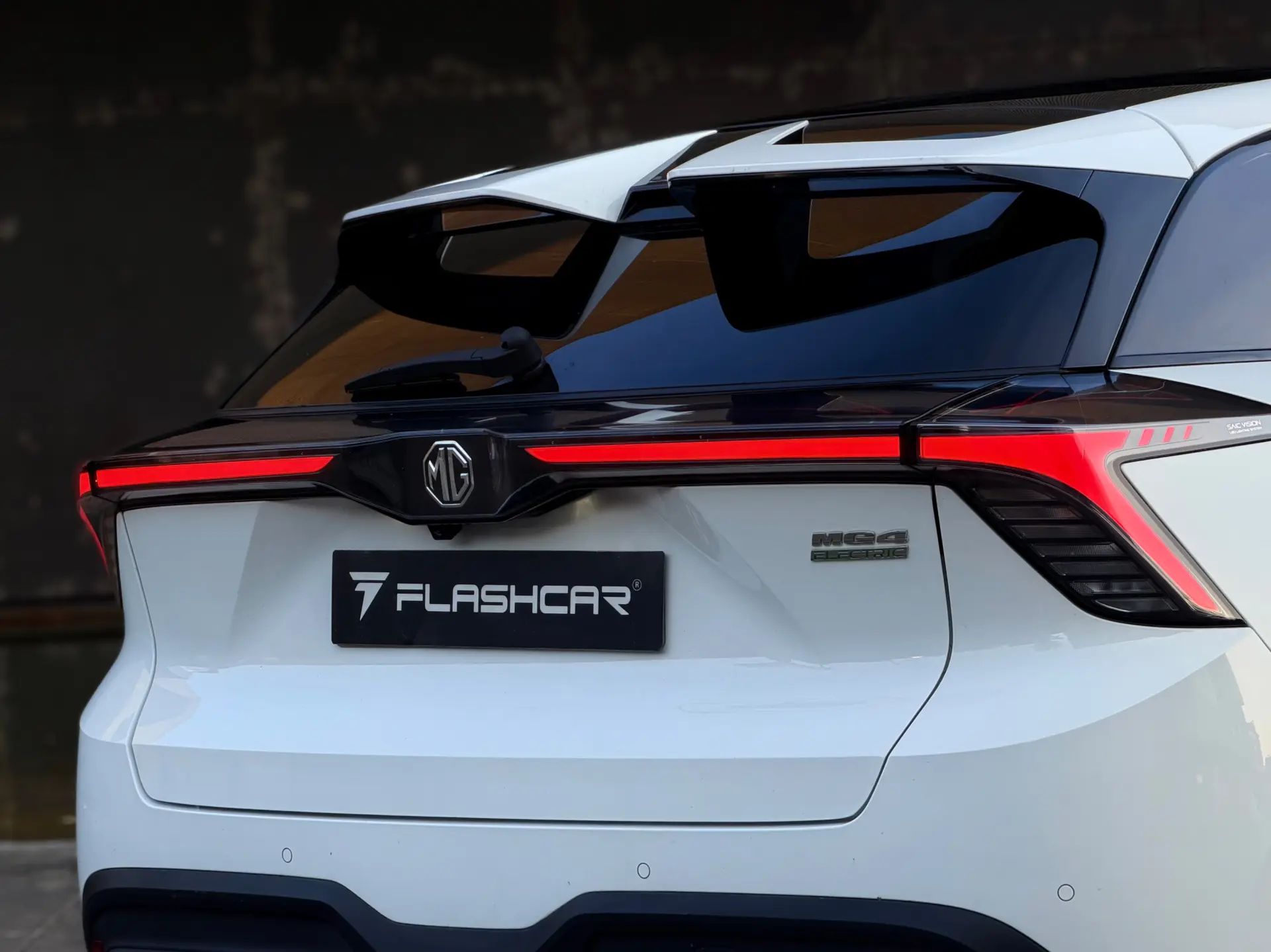 MG MG4 Trophy Ext Range 77 kWh 245 hp 32