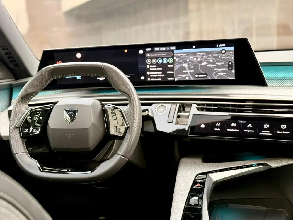 Peugeot E-3008 73 kWh GT 2