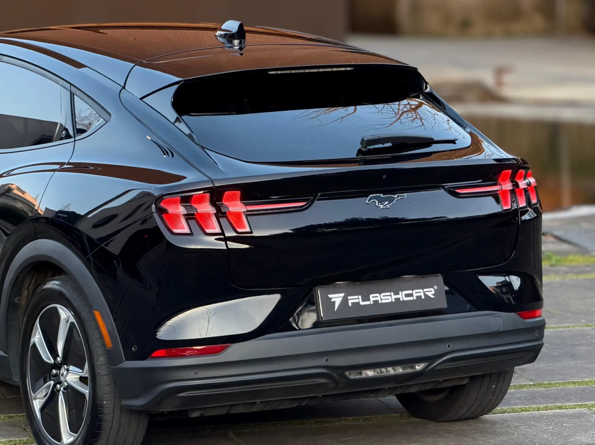 Ford Mustang Mach-E 75.7 kWh Base 28