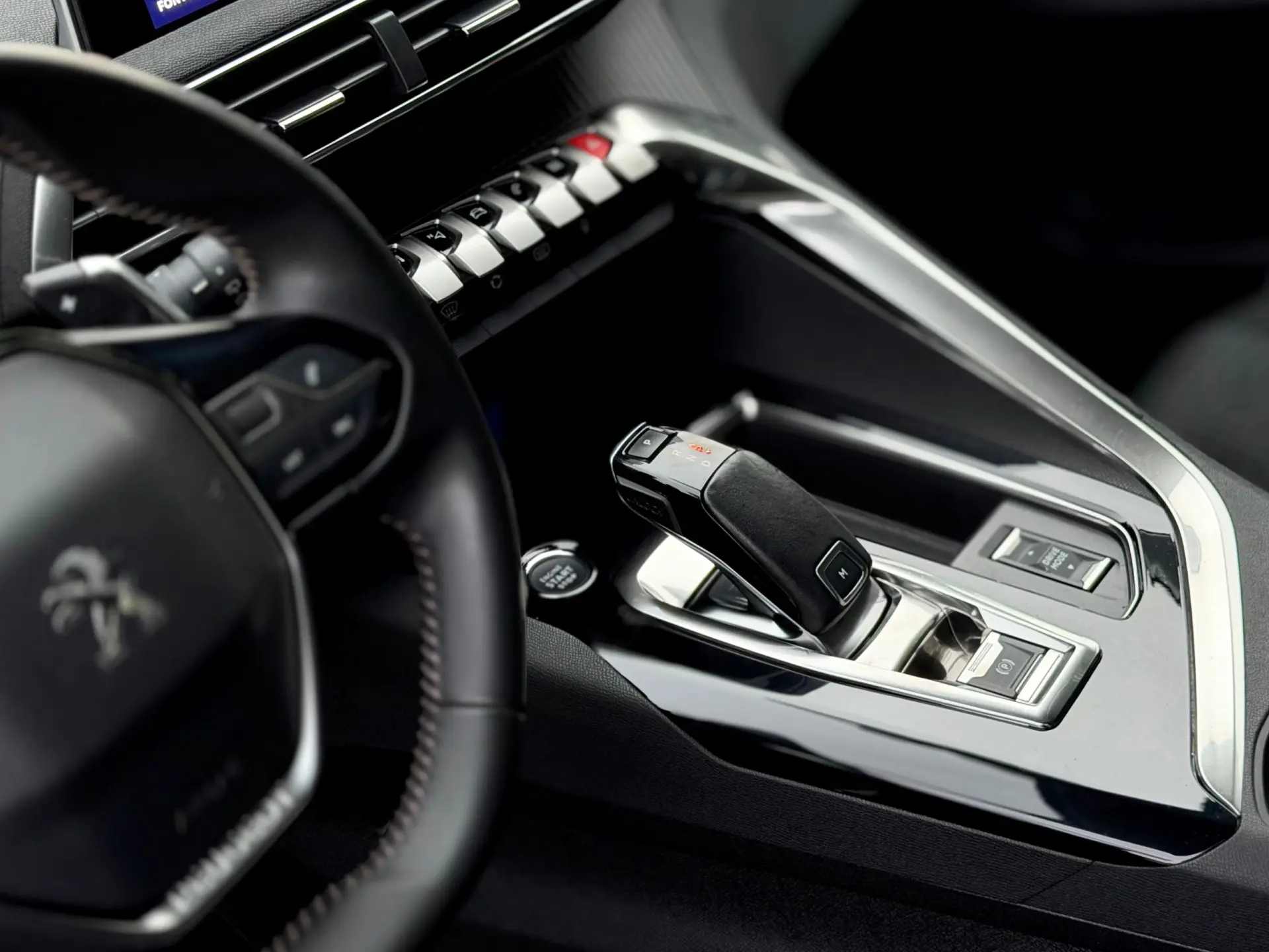 Peugeot 3008 1.2 PureTech Allure Pack EAT8 10