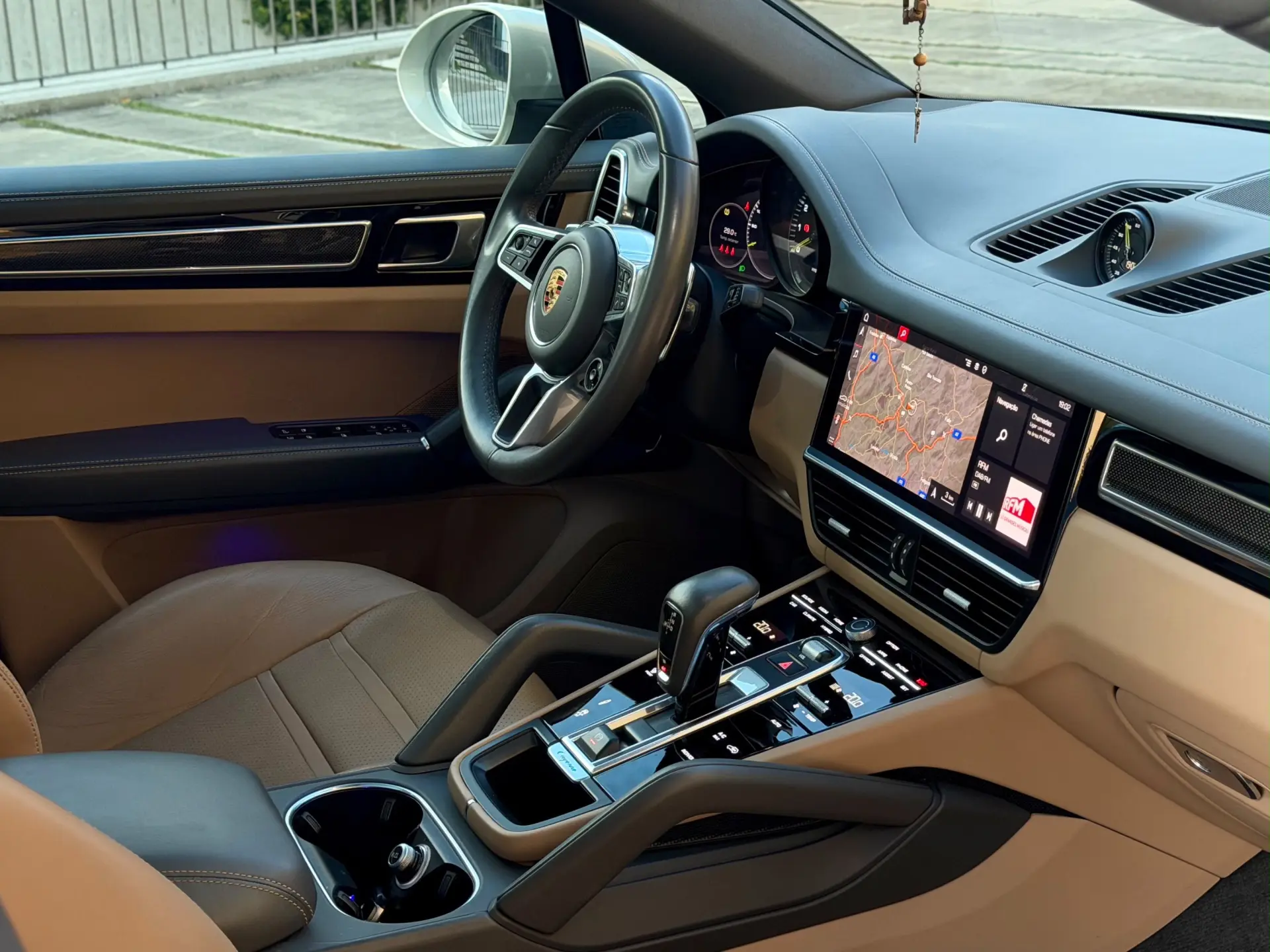 Porsche Cayenne Coupé E-Hybrid Platinum Edition 15