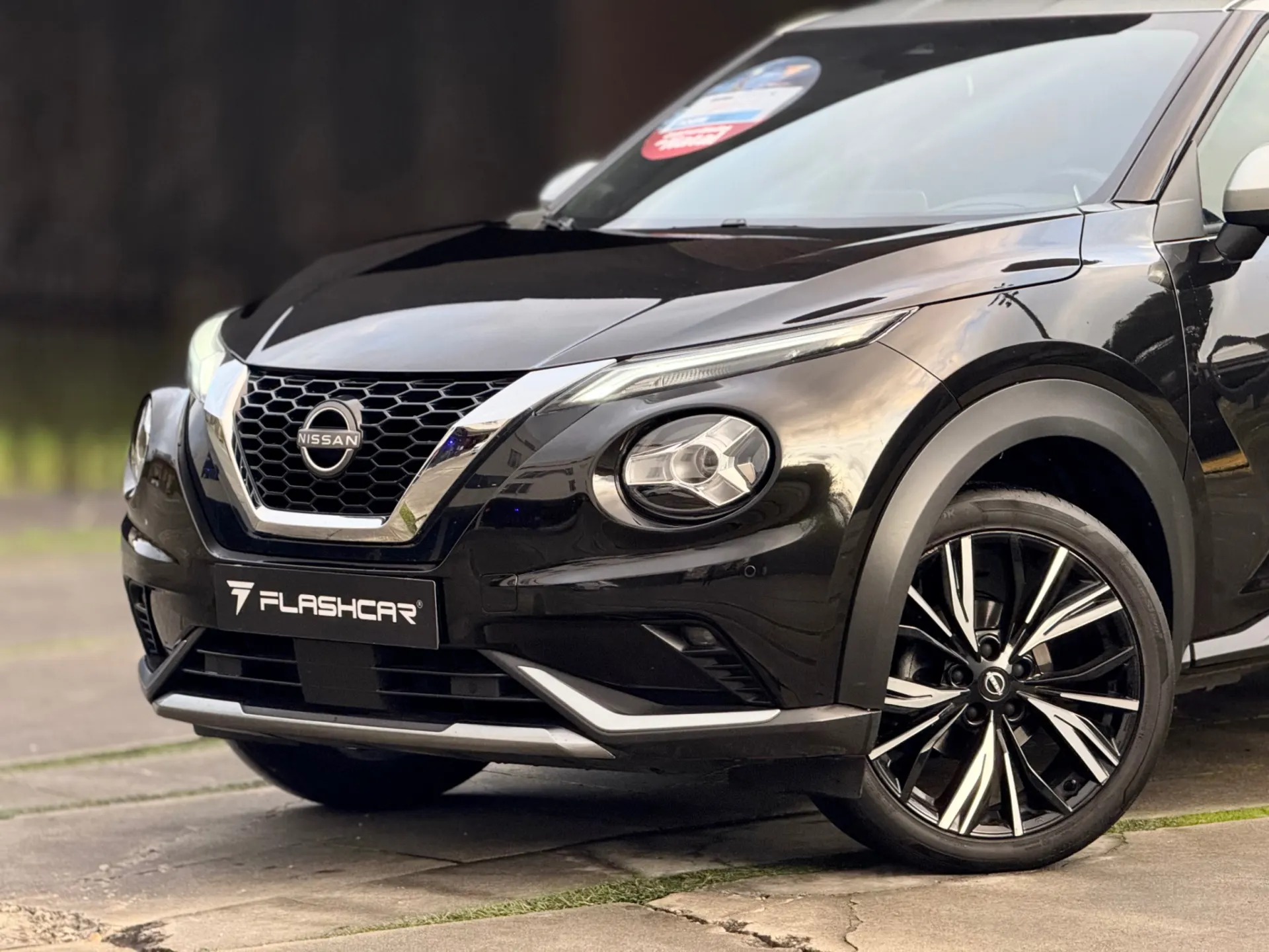 Nissan Juke DIG-T N-Design Black 23