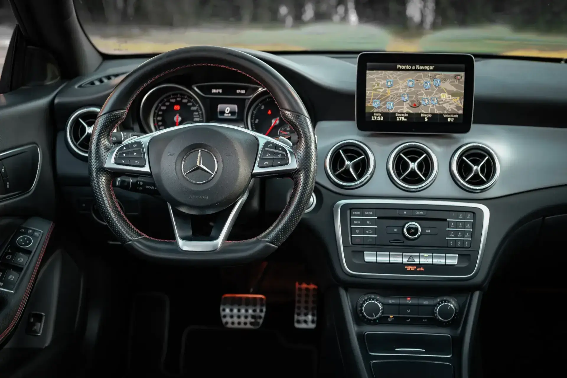 Mercedes-Benz CLA 220 Shooting Brake d 4Matic 7G-DCT AMG Line 4