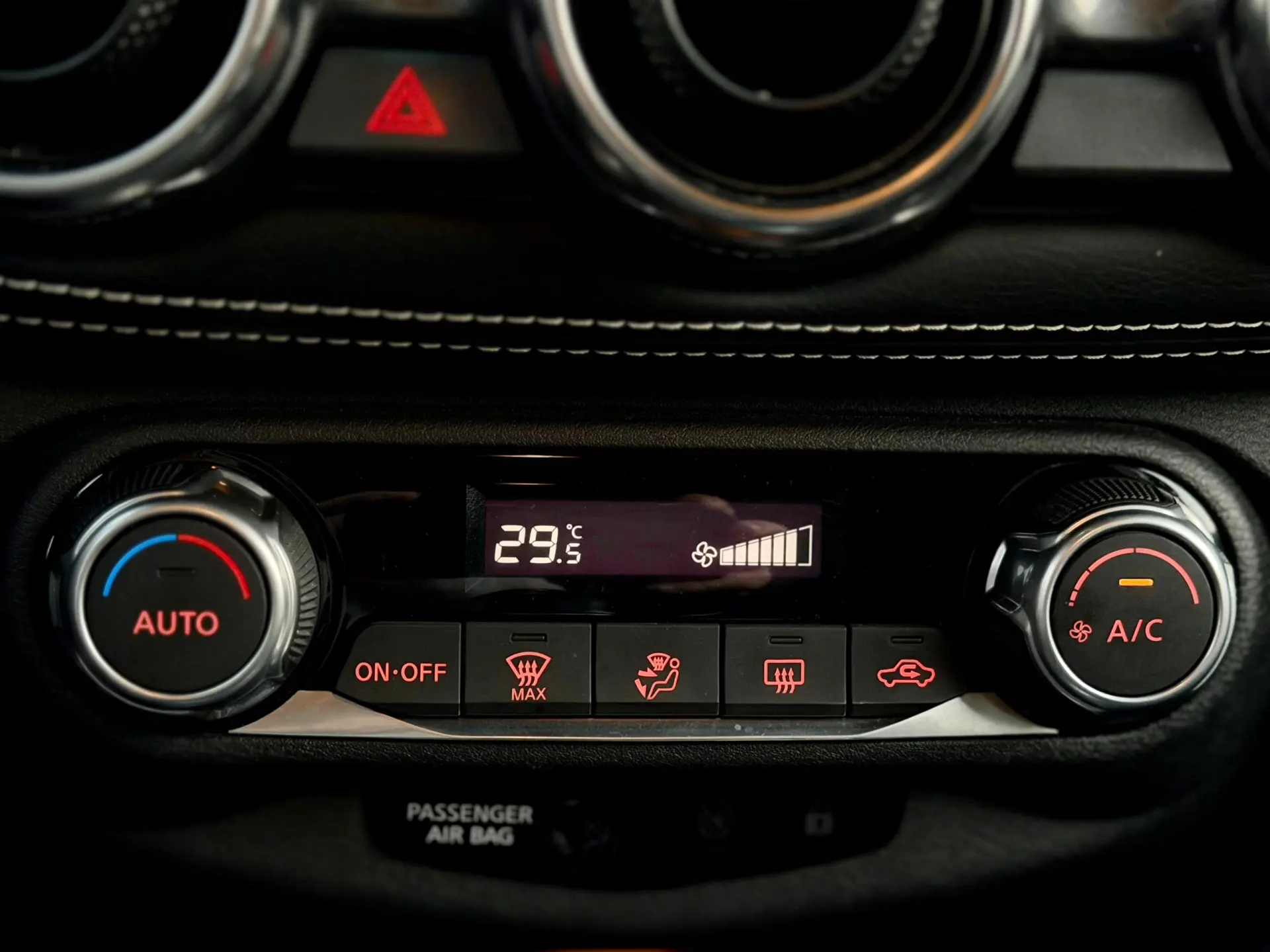 Nissan Juke 1.0 DIG-T N-Design Black 38