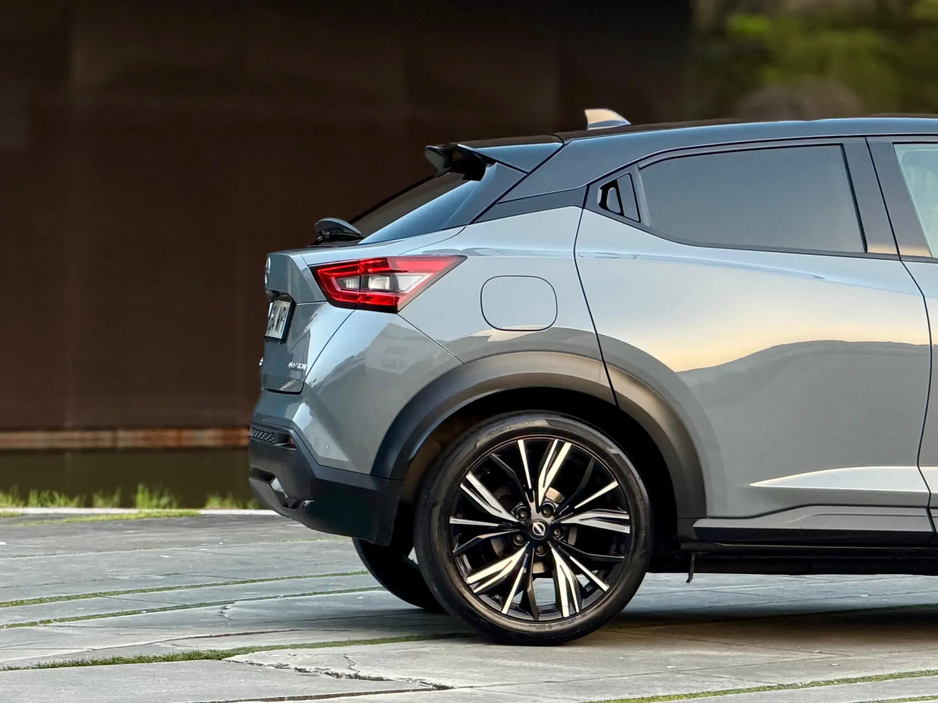 Nissan Juke 1.0 DIG-T N-Design Black 2