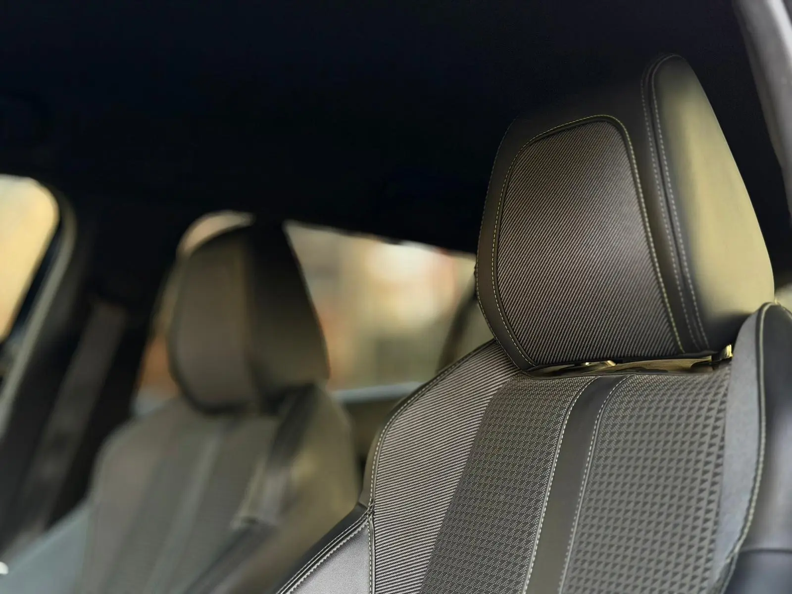 Peugeot 2008 1.2 PureTech GT EAT8 33