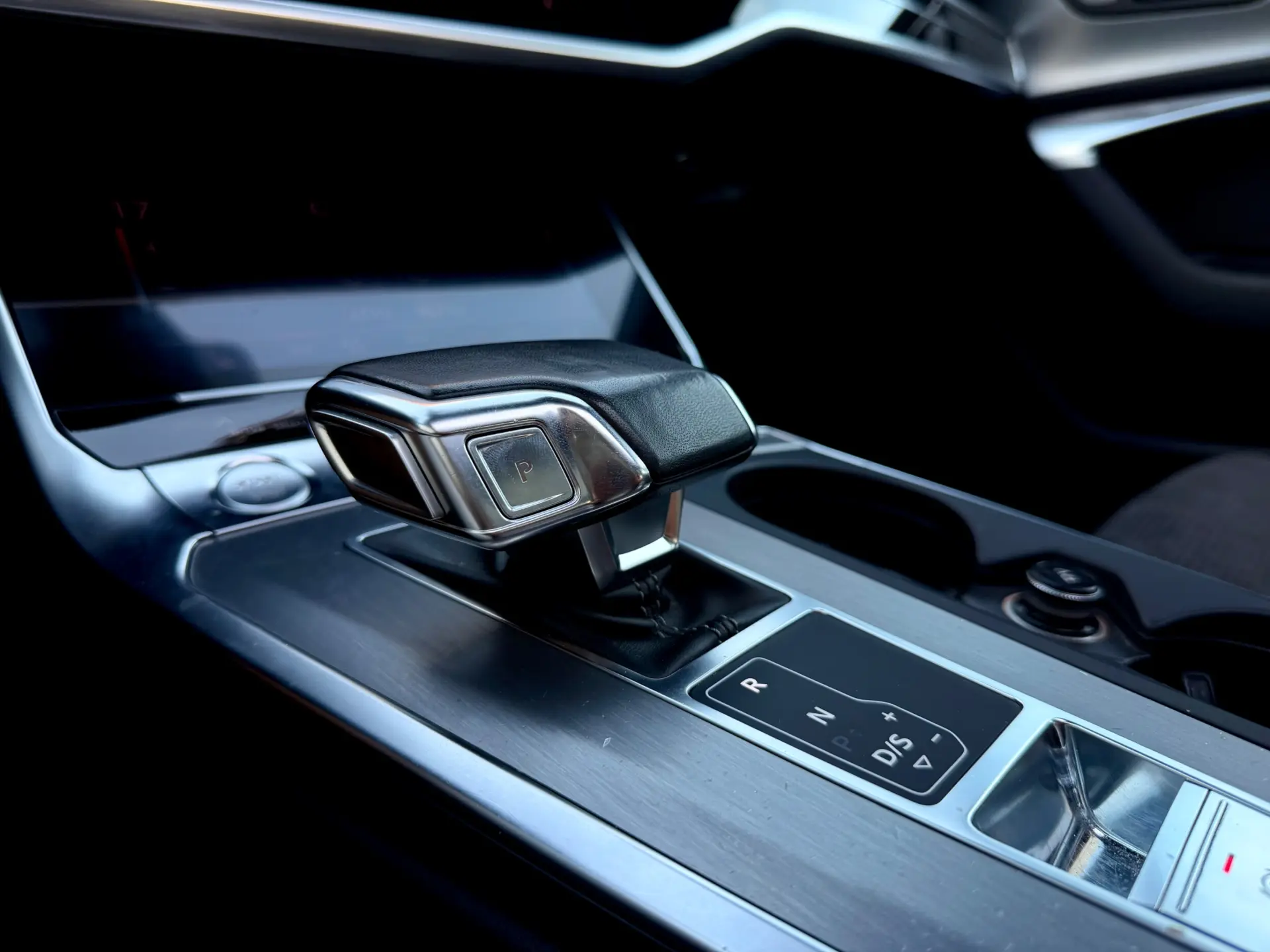 Audi A6 Avant 40 TDI S line S tronic 9