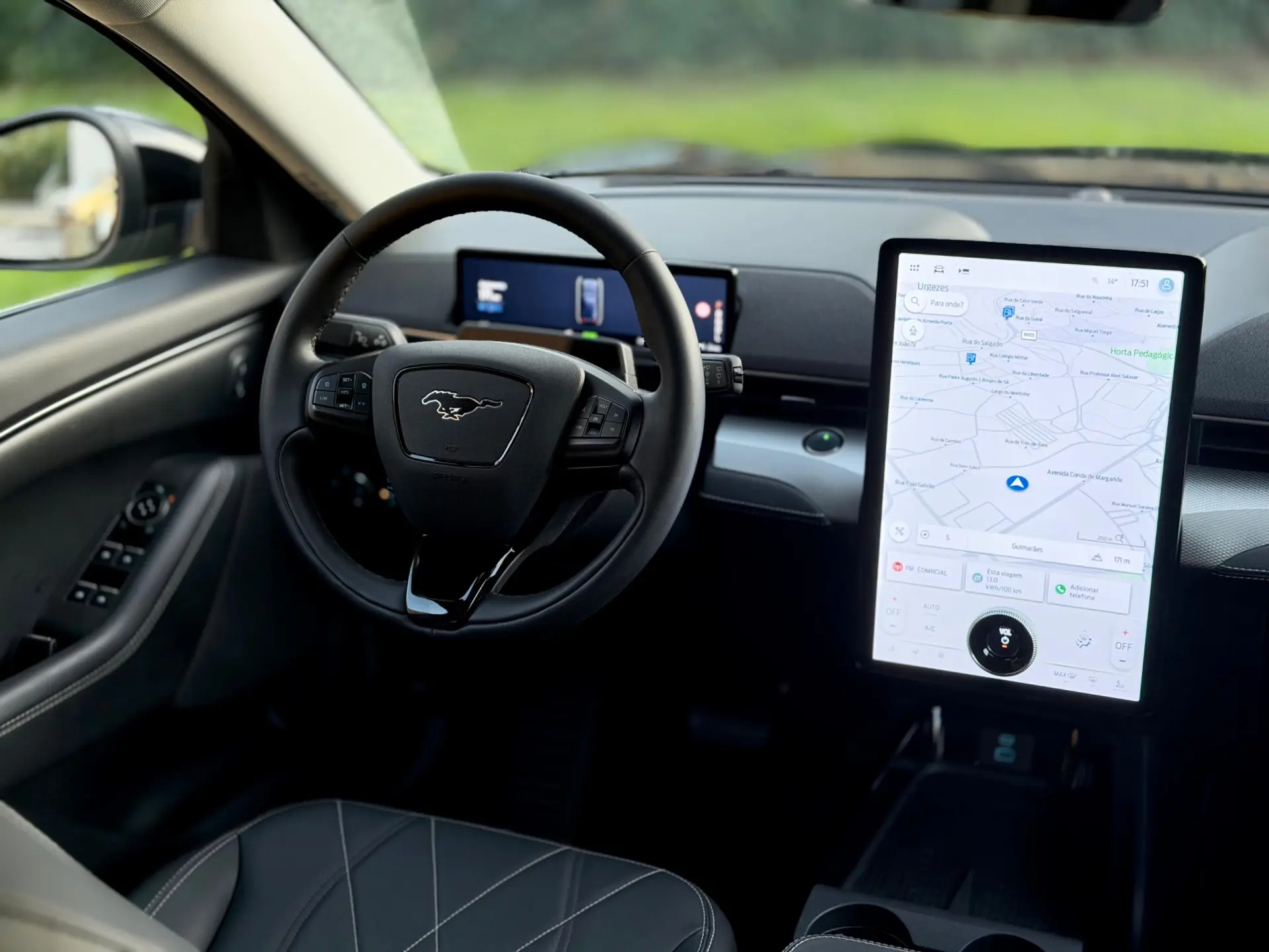 Ford Mustang Mach-E 75.7 kWh Base 17