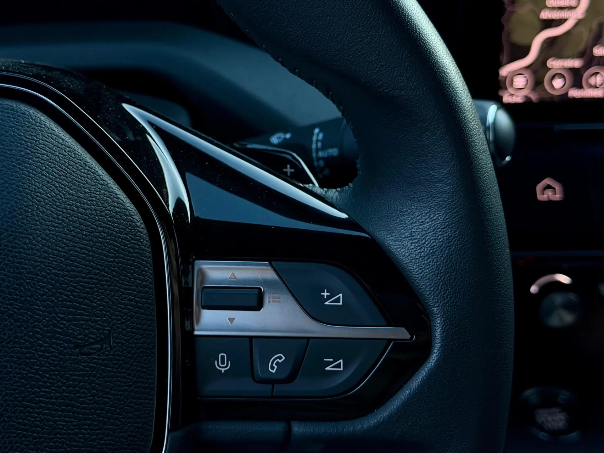 Peugeot 308 SW 1.2 PureTech Allure EAT6 13