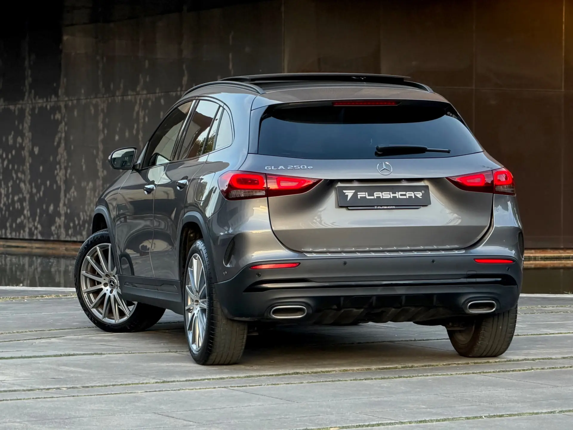 Mercedes-Benz GLA 250 e 8G-DCT AMG Line 22